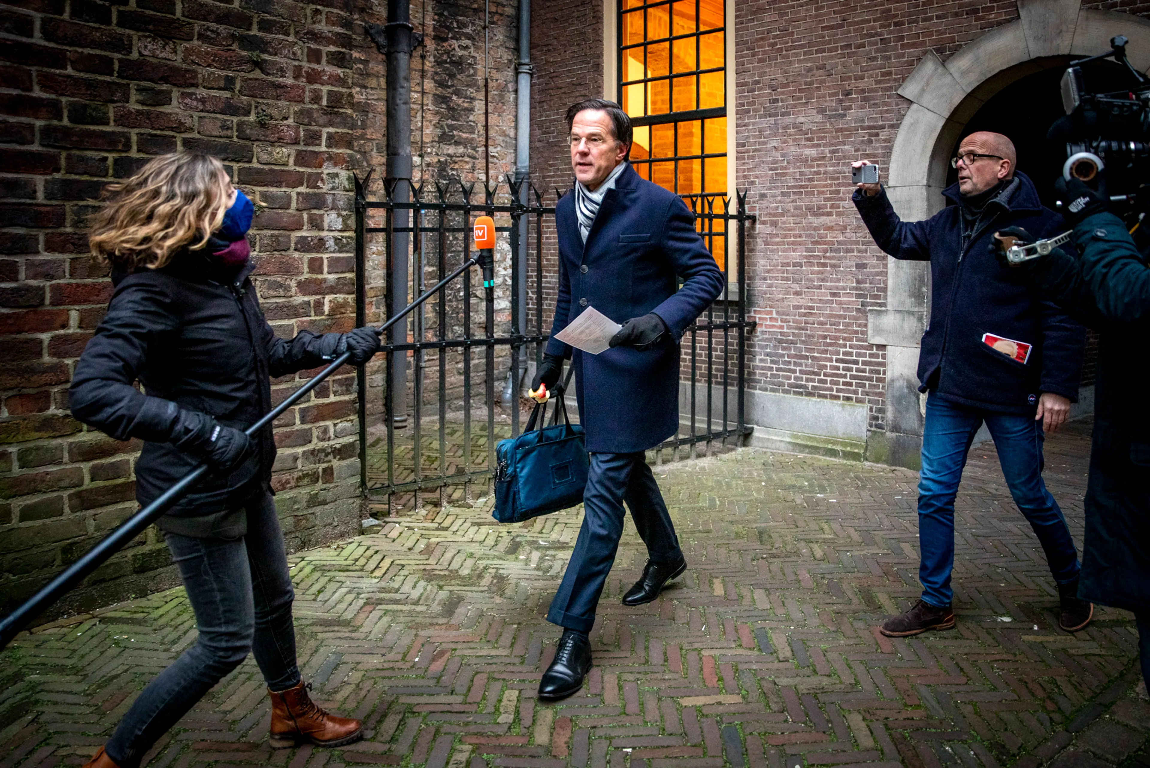 Kabinet-Rutte III treedt af na vernietigend rapport over toeslagenaffaire