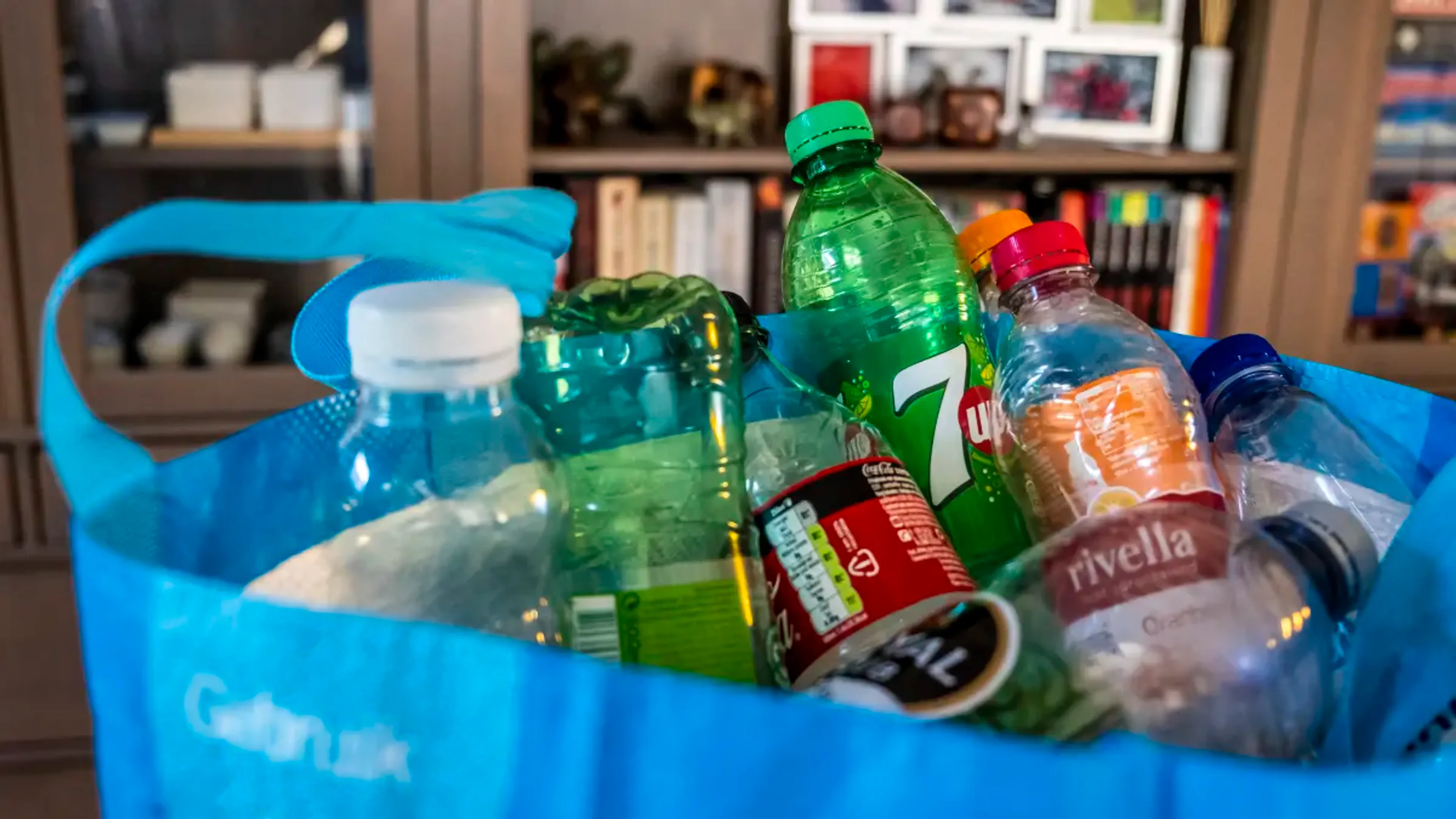 Kleine flesjes kunnen vanaf vandaag ook ingeleverd worden, maar welke precies en waar?