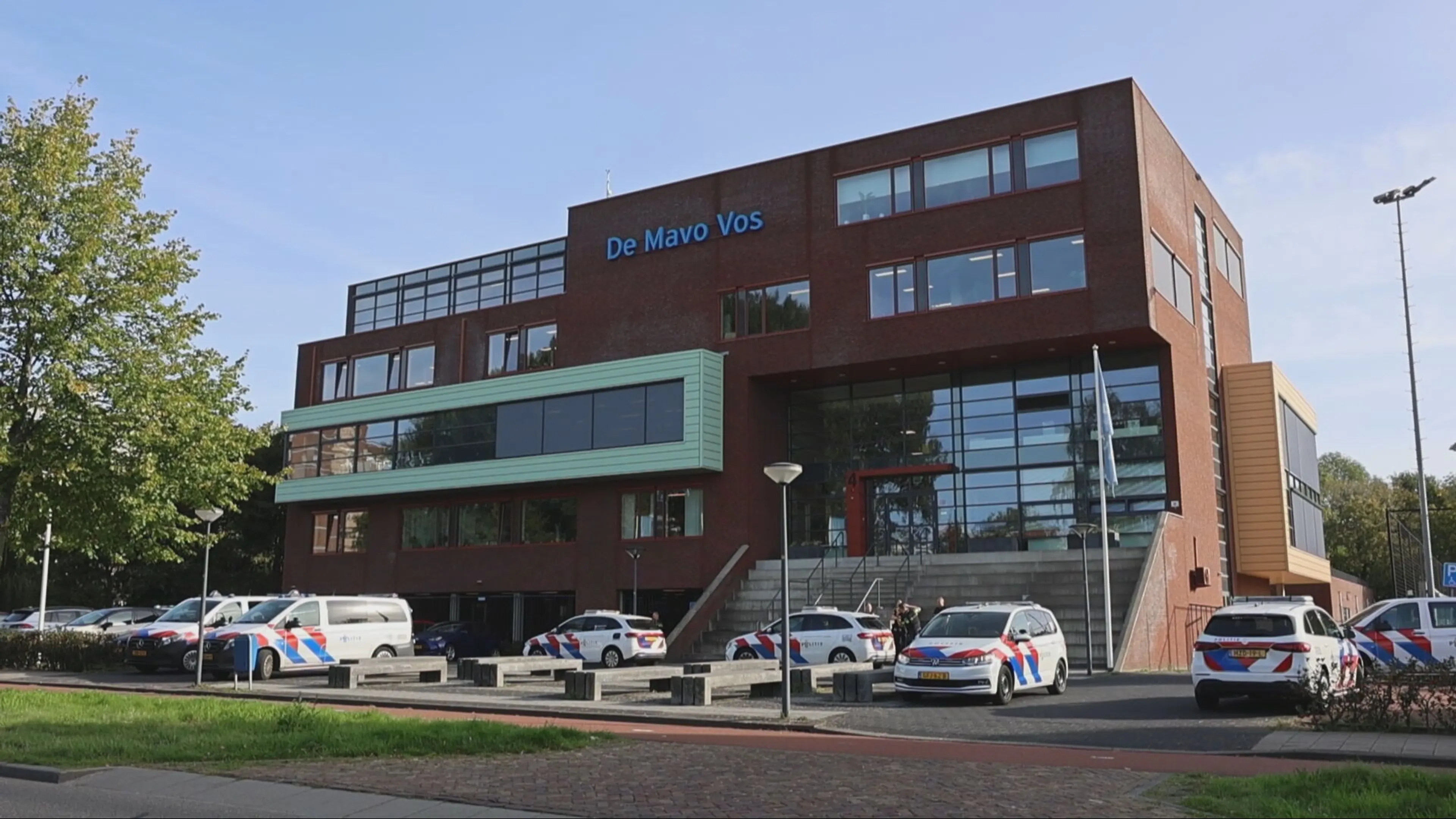 Veel politie bij school Vlaardingen vanwege 'mogelijke dreiging'