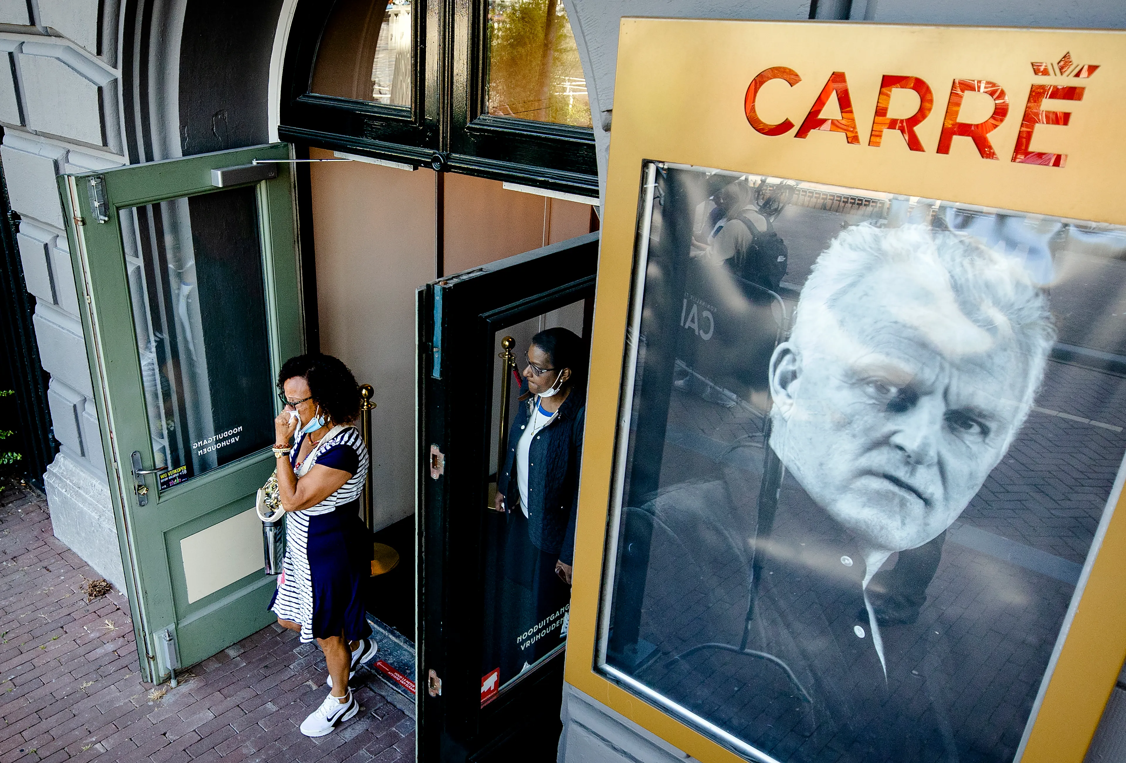 LIVEBLOG | Nederland neemt afscheid van Peter R. de Vries: lange rij voor deuren Carré