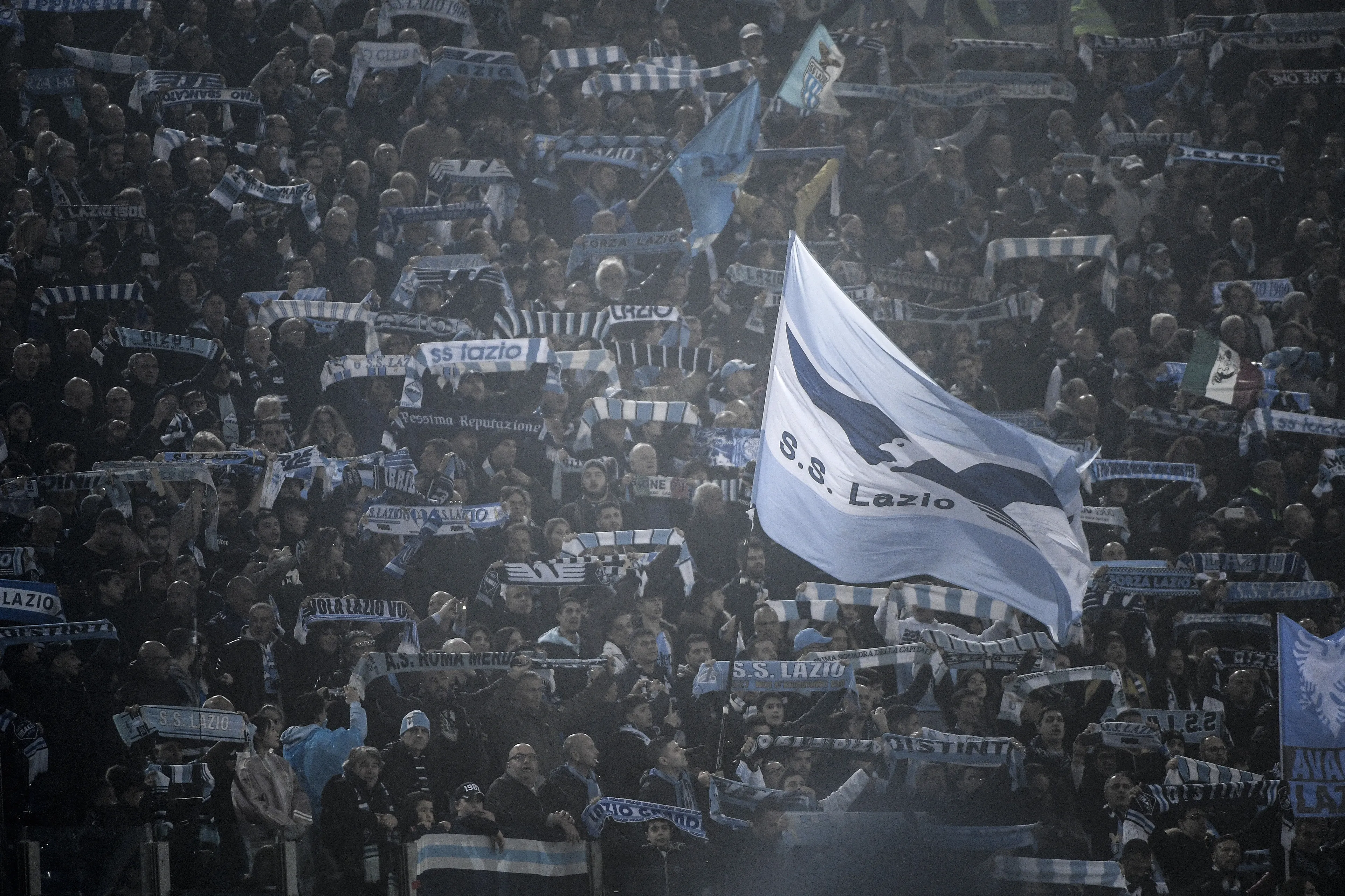 Lazio eist geld van Amsterdam na weigering supporters: 'Discriminerend'