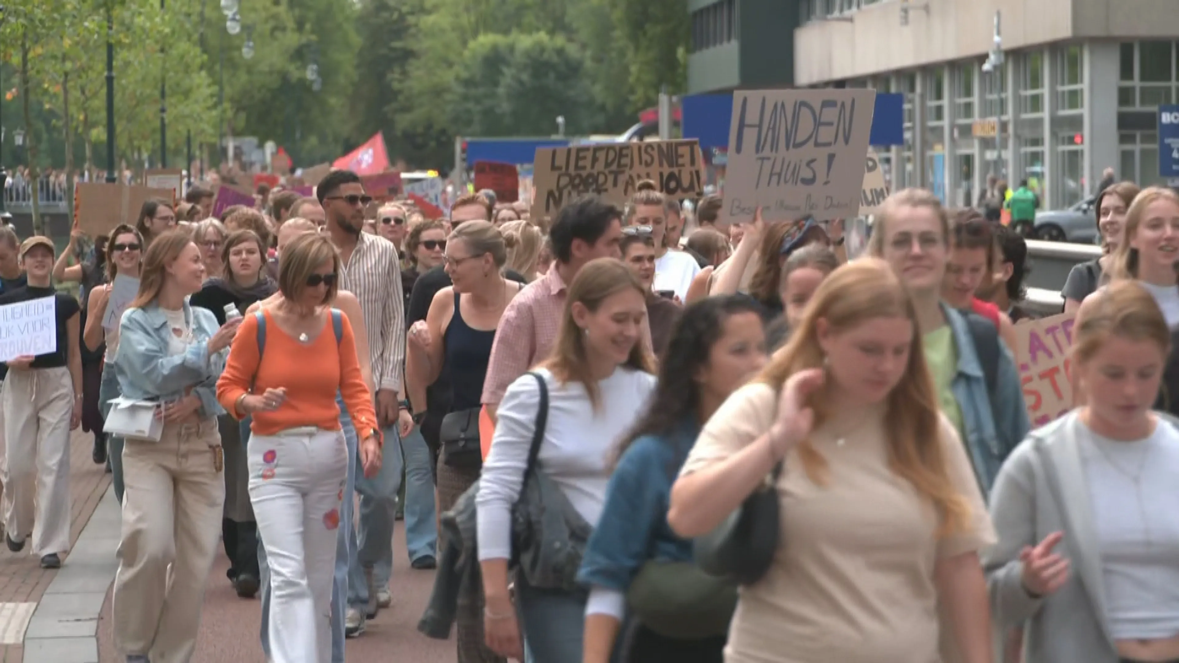 Duizenden mensen op de been in Utrecht bij mars tegen femicide