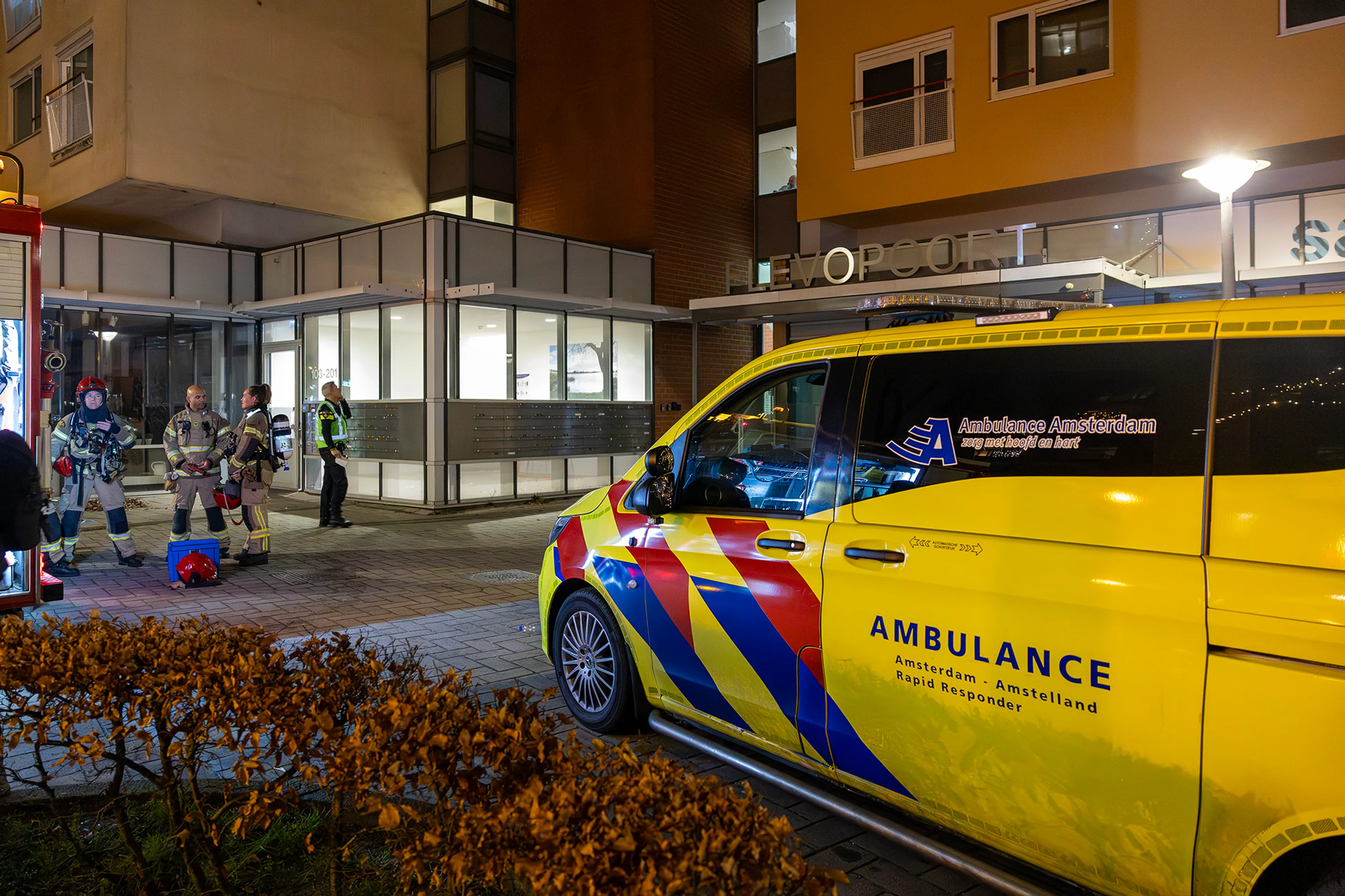 Seniorenflat in Amsterdam vol rook door brand, bewoners geëvacueerd