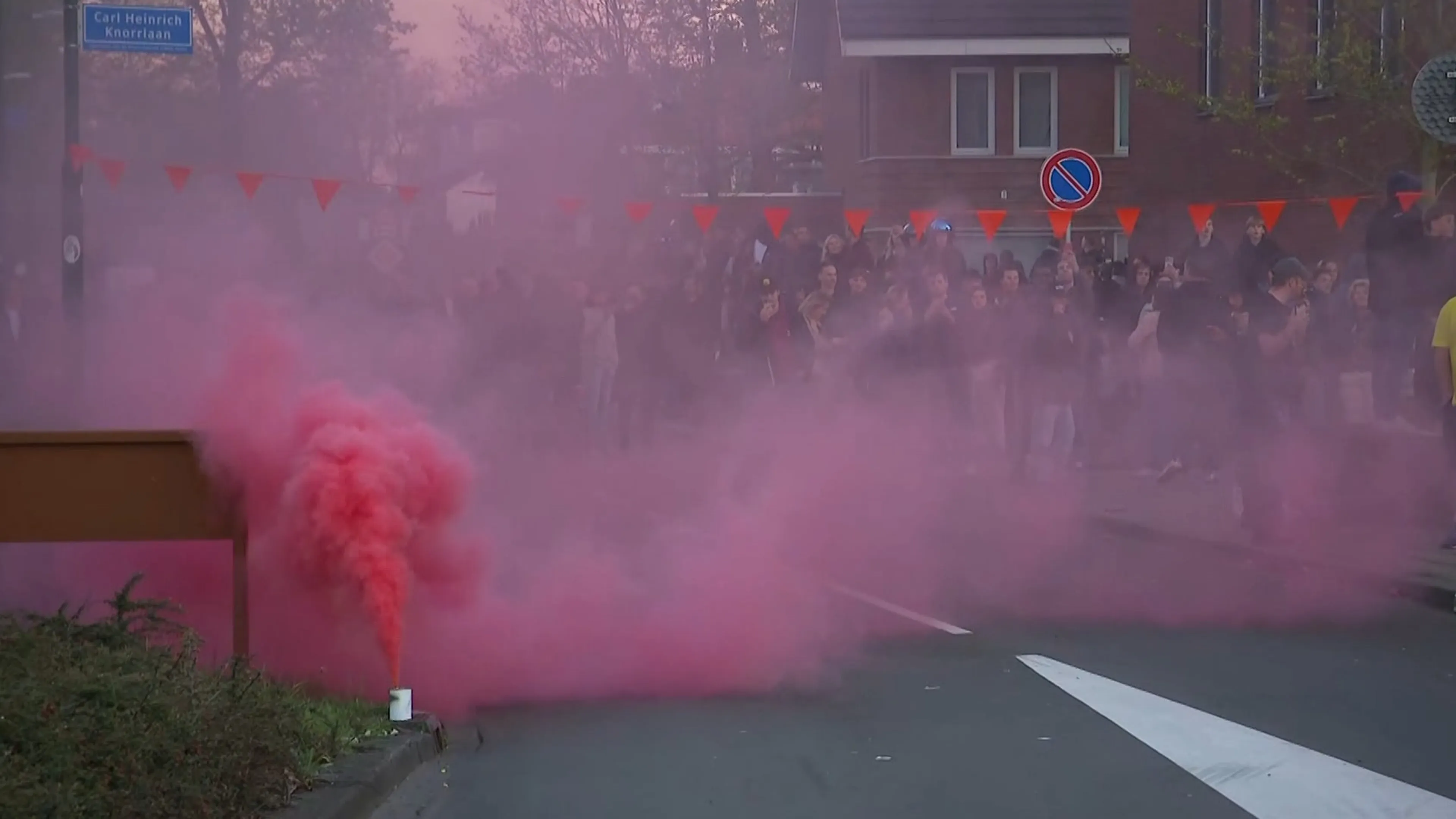Derde avond onrust: ME grijpt weer in bij protest asielopvang Loosdrecht