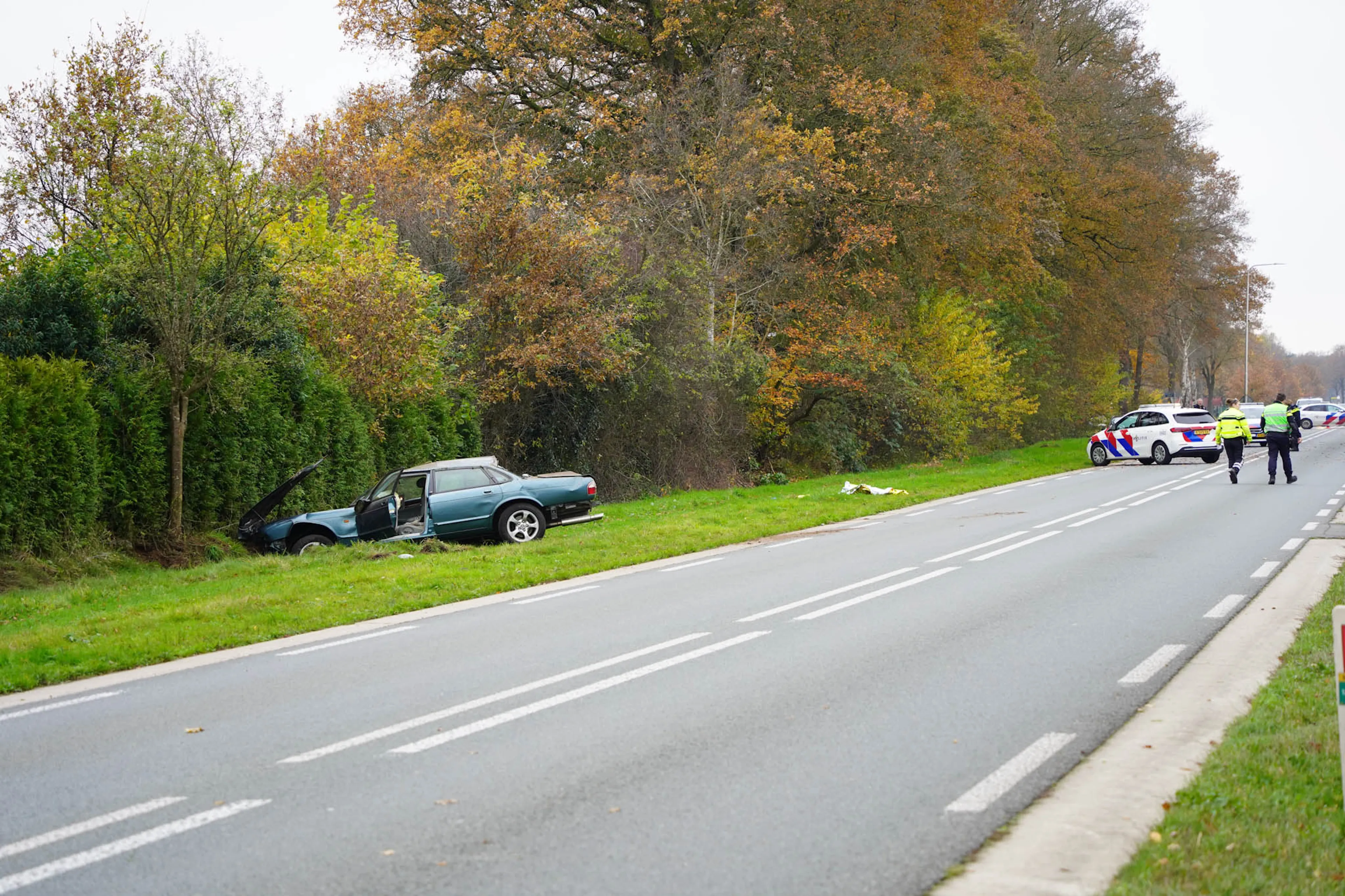 Gestolen Jaguar slaat over de kop in Uddel, eigenaar verdrietig: 'Zoiets verwacht je niet voor je eigen huis'