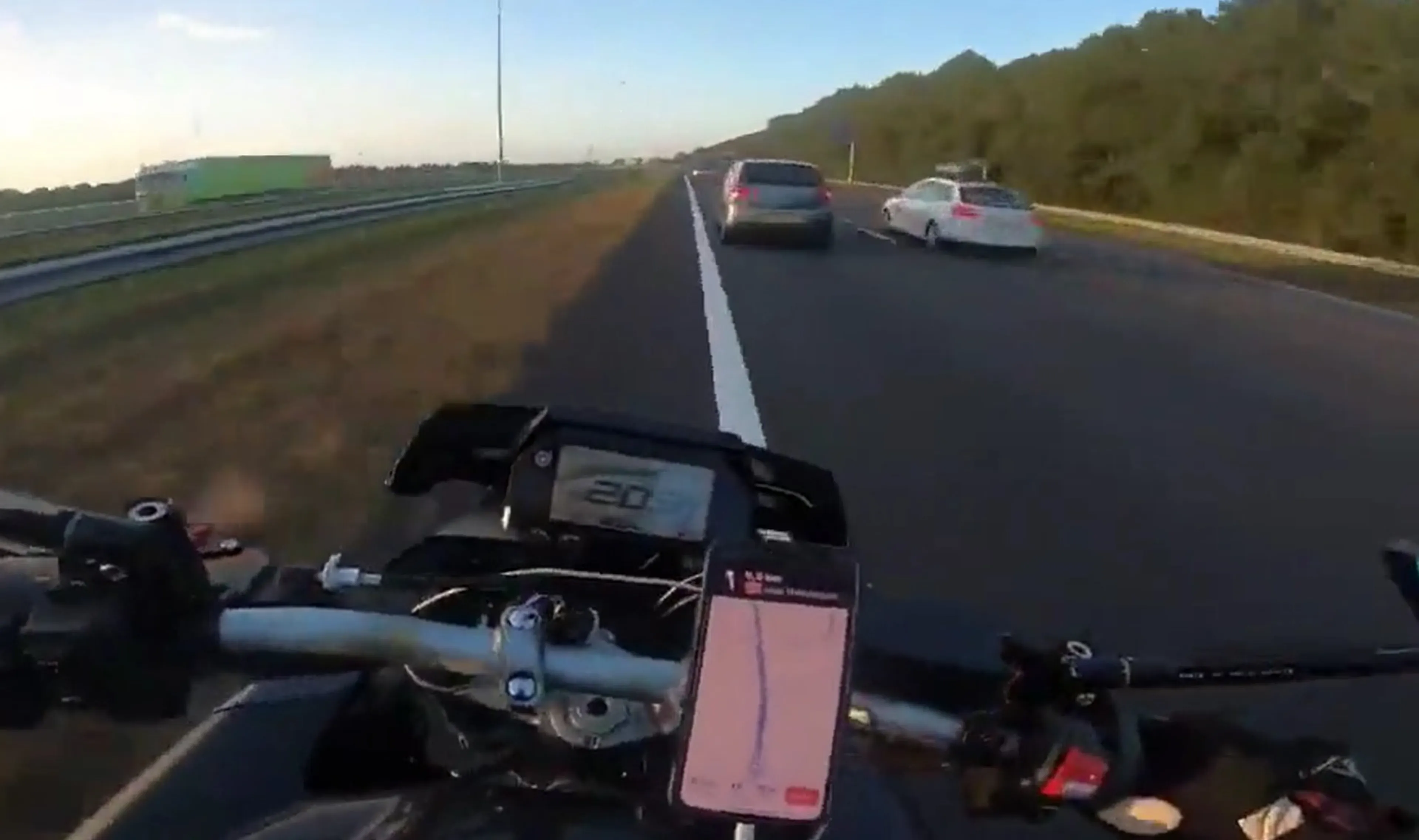 Motorrijders scheuren in tien minuten van Breda naar Rotterdam, politie krijgt 'heel veel tips'