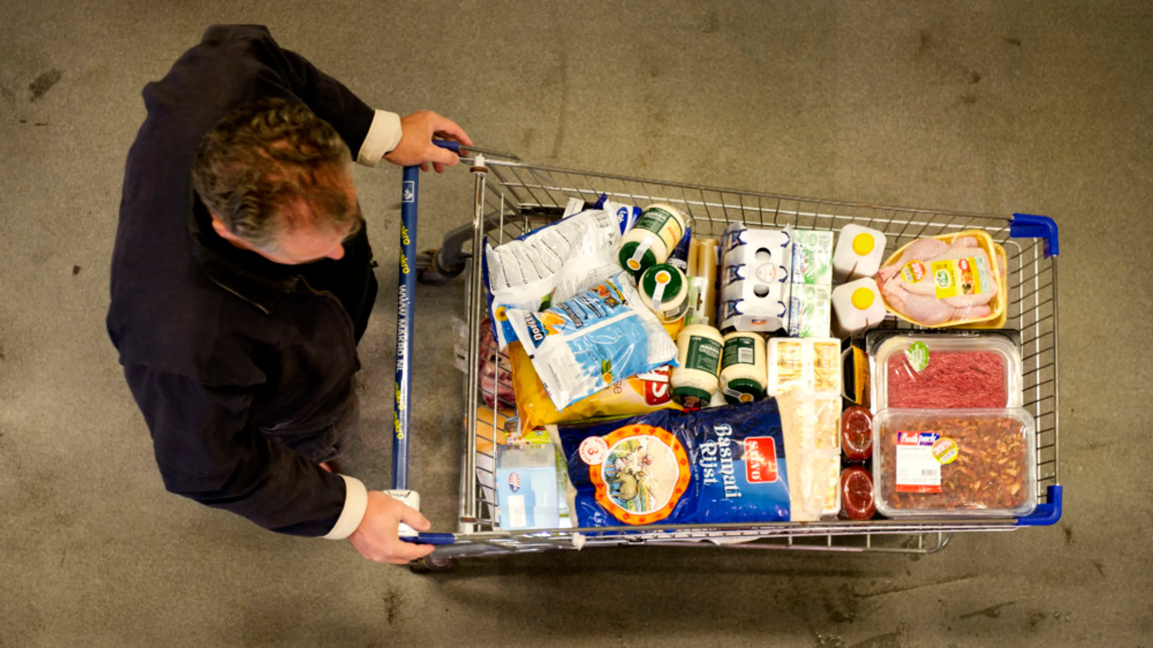 Consumentenprijzen stijgen sneller dan Nederlandse lonen