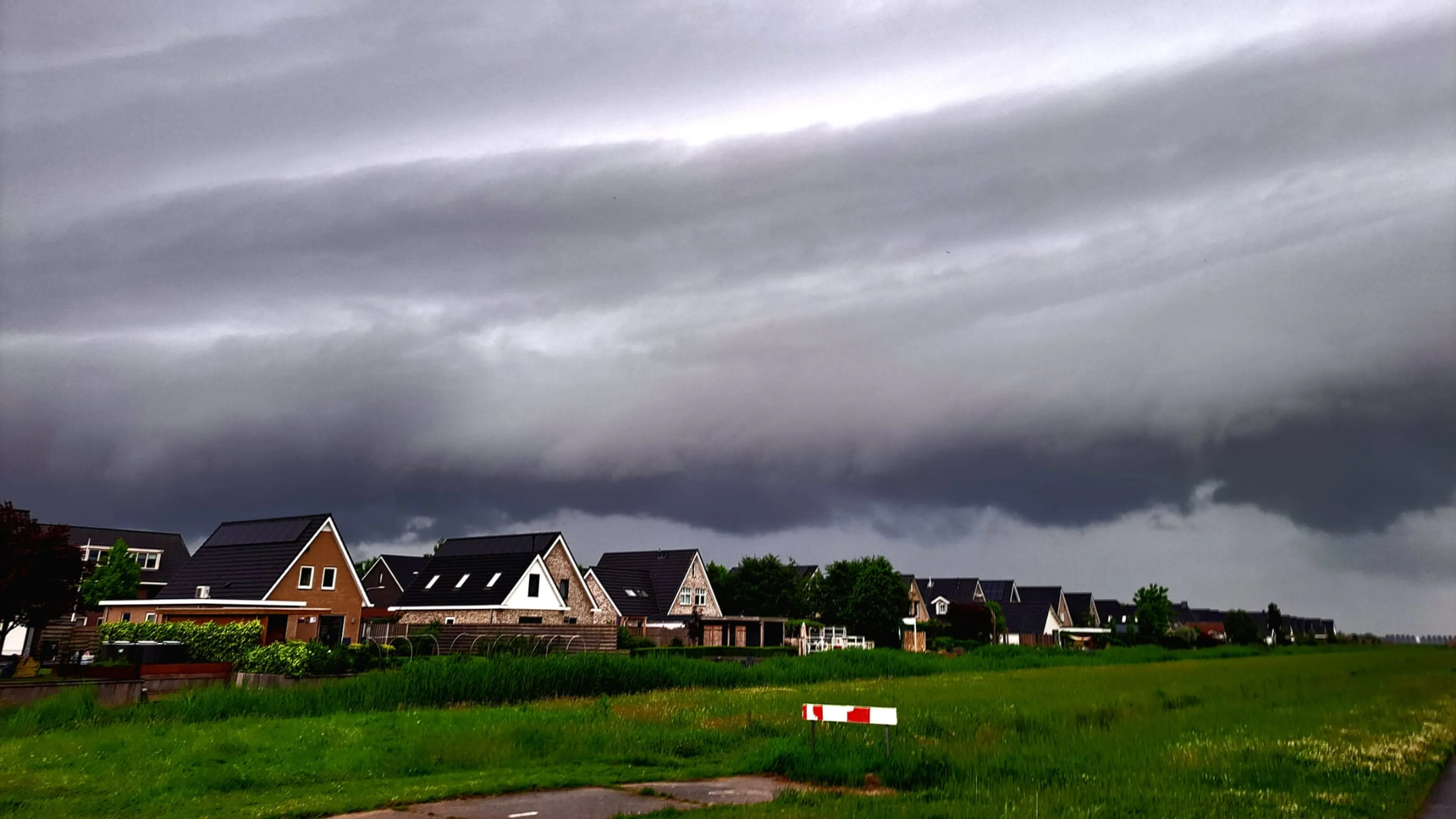 Opnieuw code geel voor stevige onweersbuien met hagel en windstoten