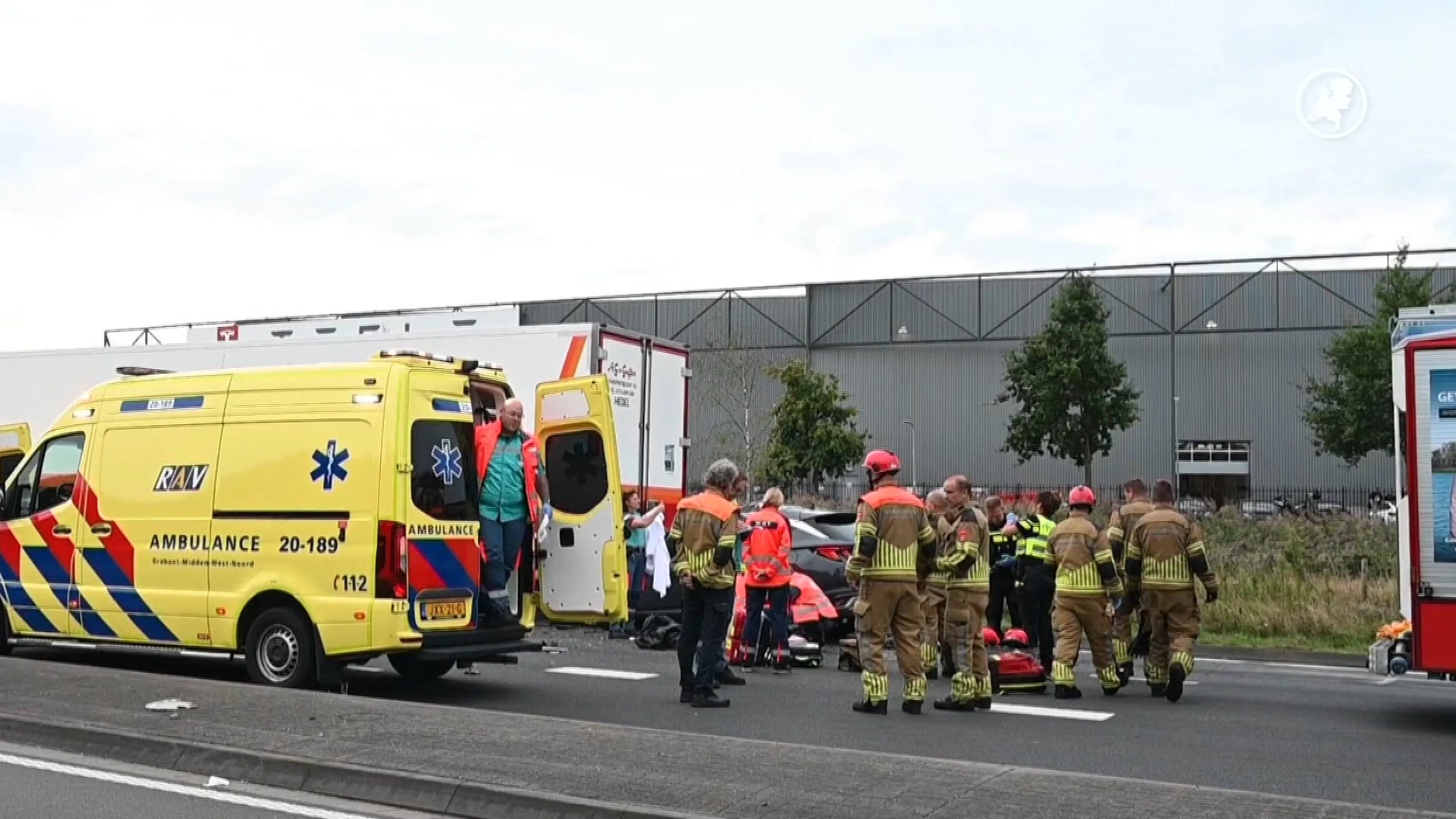 Man (64) overleden na botsing met vrachtwagen in Tilburg
