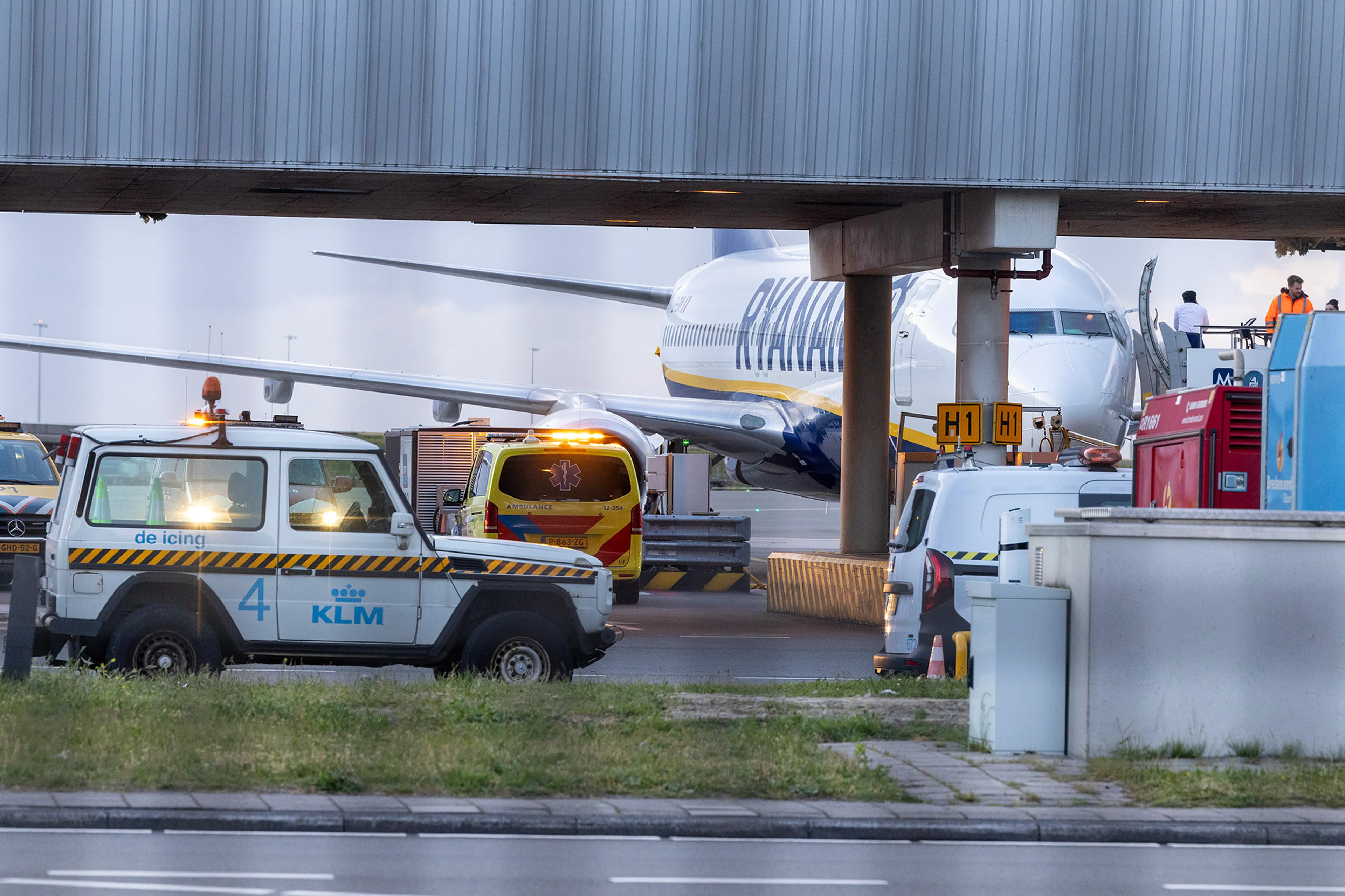 Ryanair-vliegtuig maakt noodlanding op Schiphol, veel hulpdiensten aanwezig