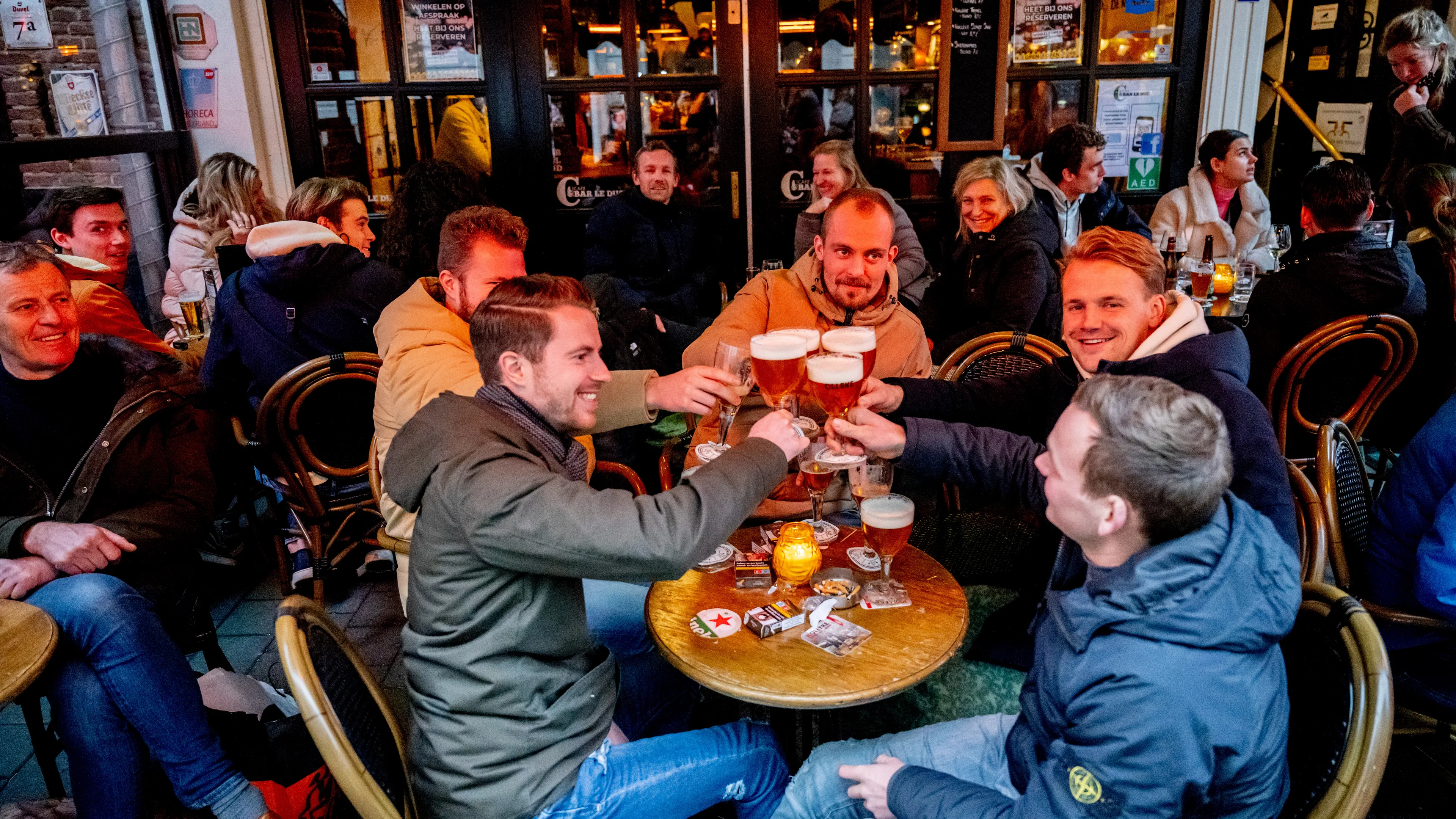 Limburgse horeca gooit uit protest deuren open: 'Gaan vandaag op kroegentocht'