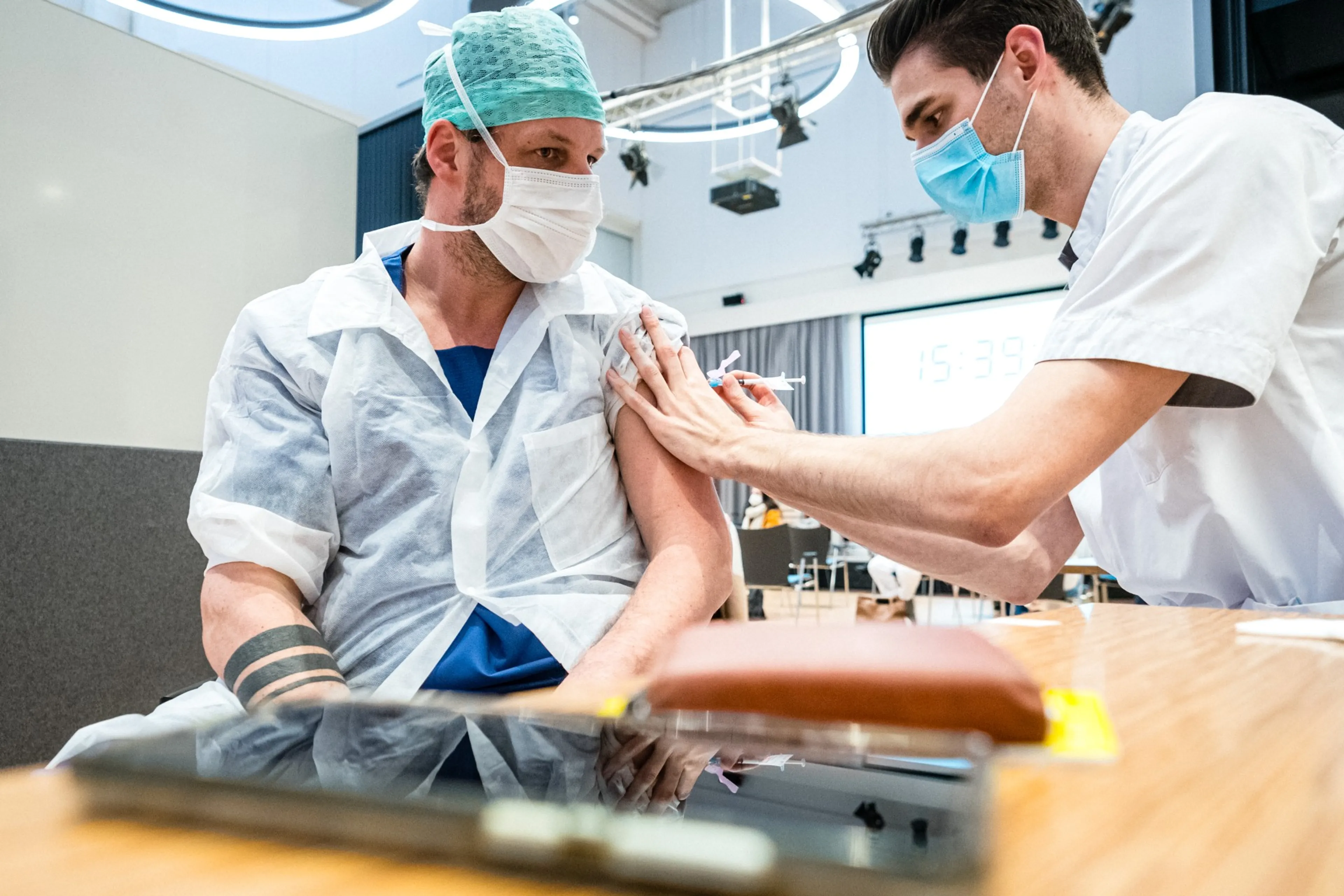 Ziekenhuispersoneel wordt versneld ingeënt: 35.000 Janssen-vaccins vrijgemaakt