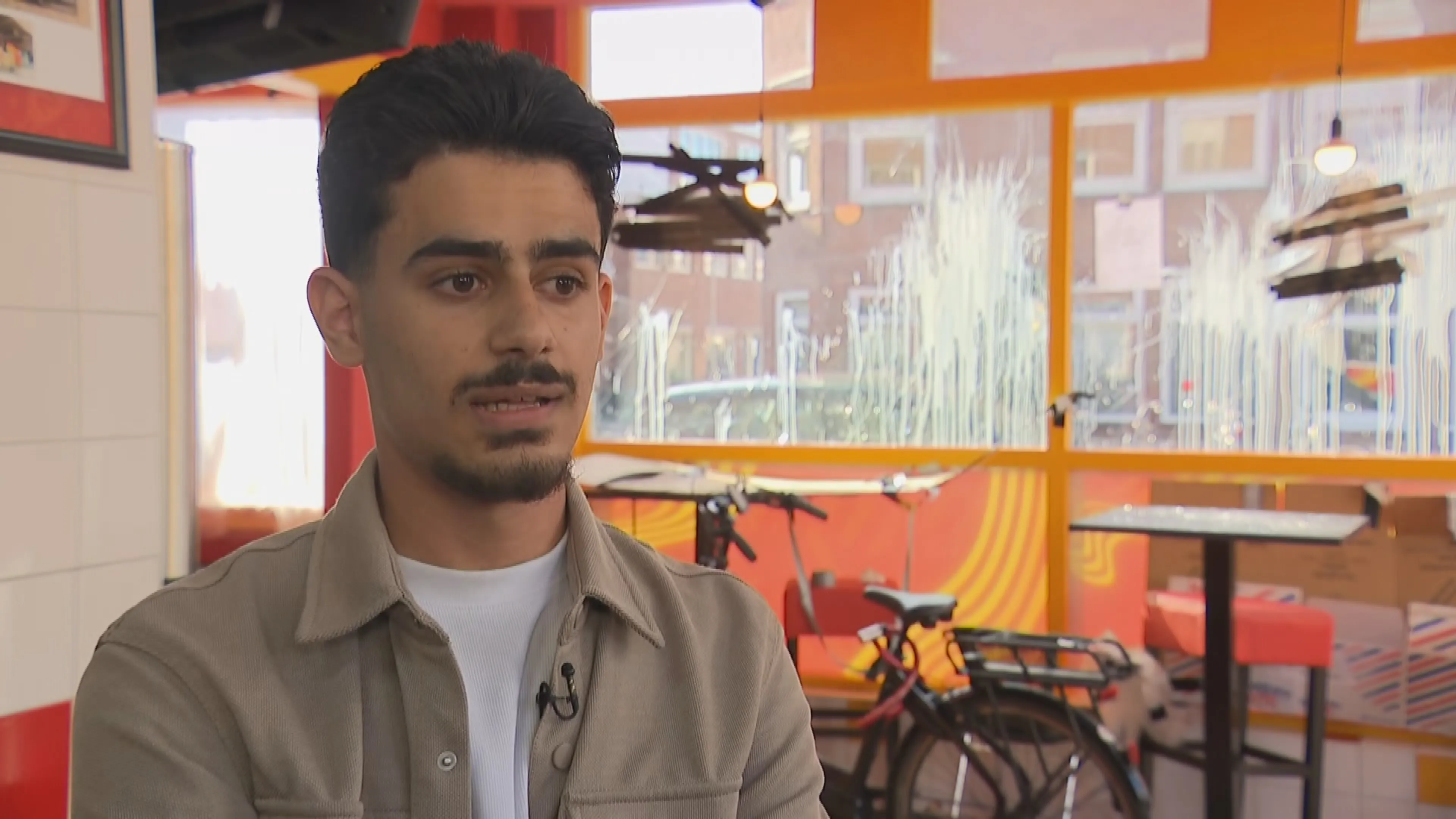 Camera's opgehangen bij belaagde snackbar in Duindorp
