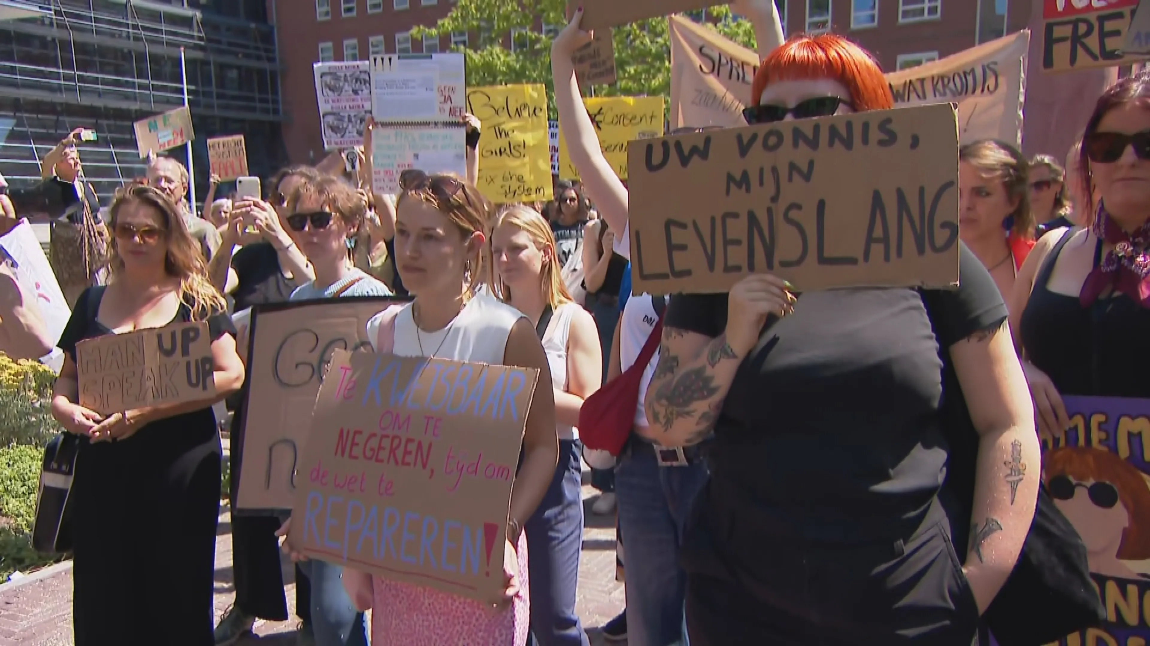 Tientallen demonstreren tegen vrijspraak in verkrachtingszaak Nieuwegein