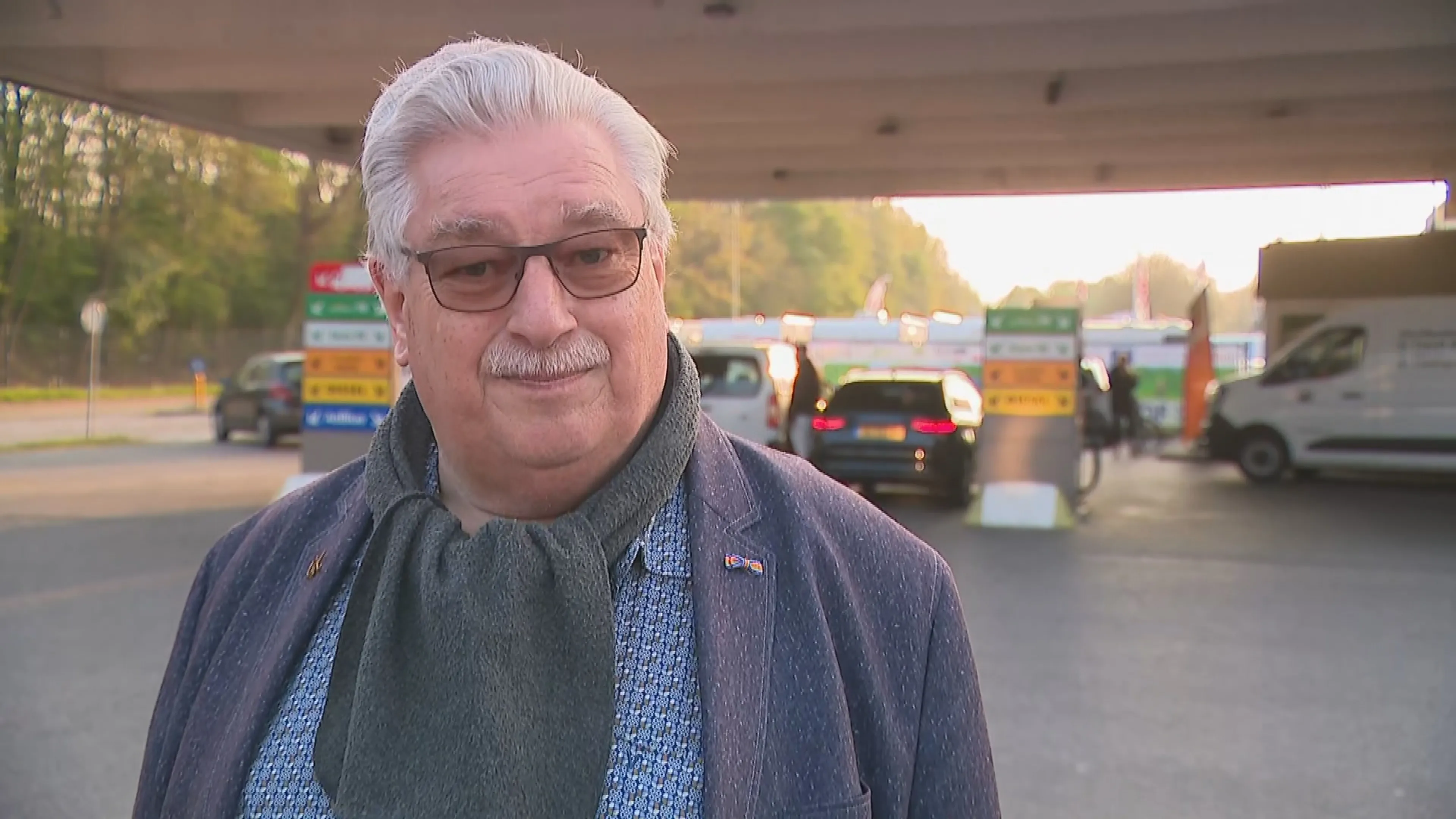 Kampeerwinkel, snacks en een blikjesautomaat: Pomphouder Huub moet wát