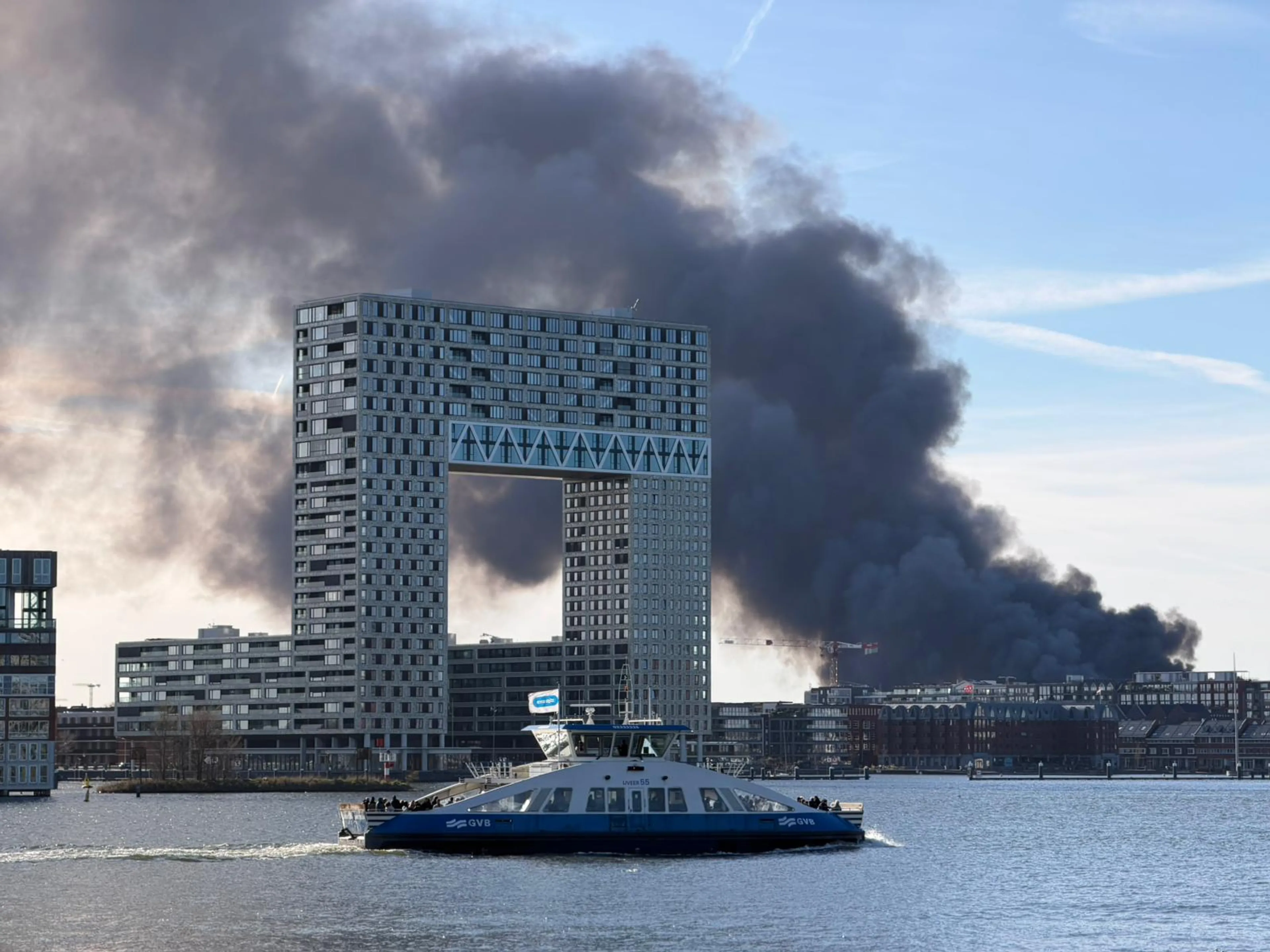 Grote brand bij opslaglocatie in Amsterdam onder controle