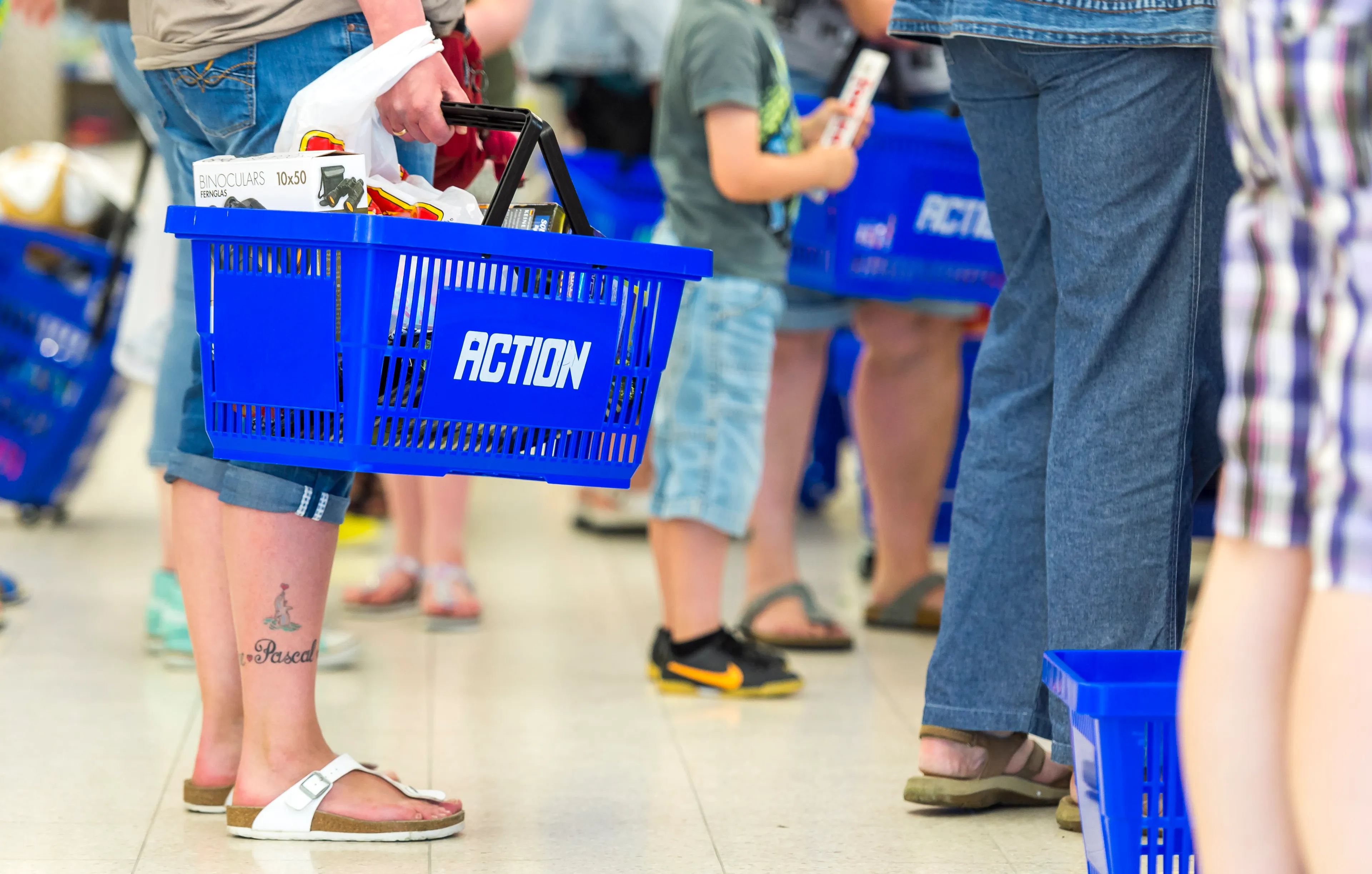 Lege schappen bij de Action door leveringsproblemen