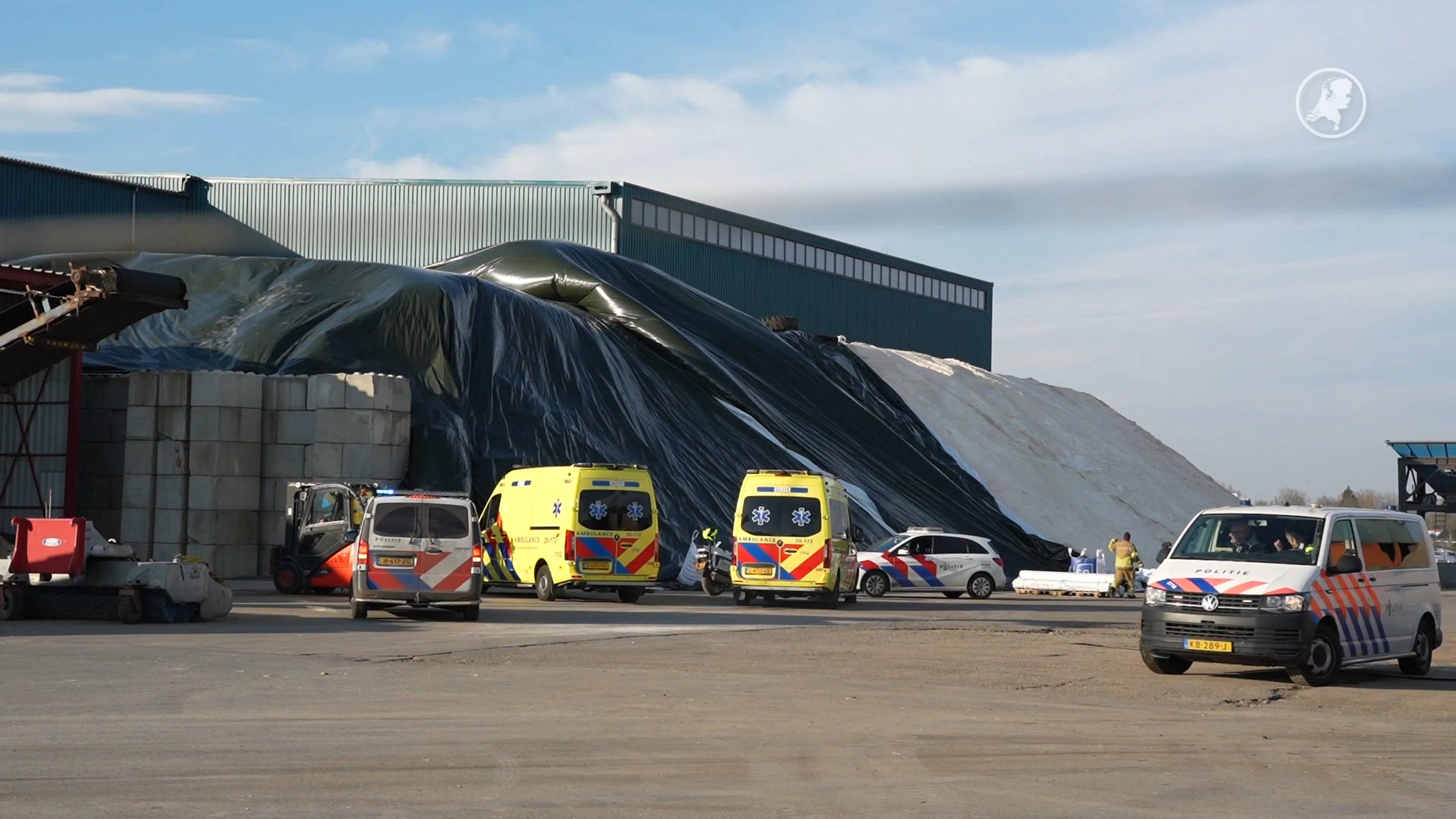Man urenlang beklemd tussen betonwand en berg strooizout