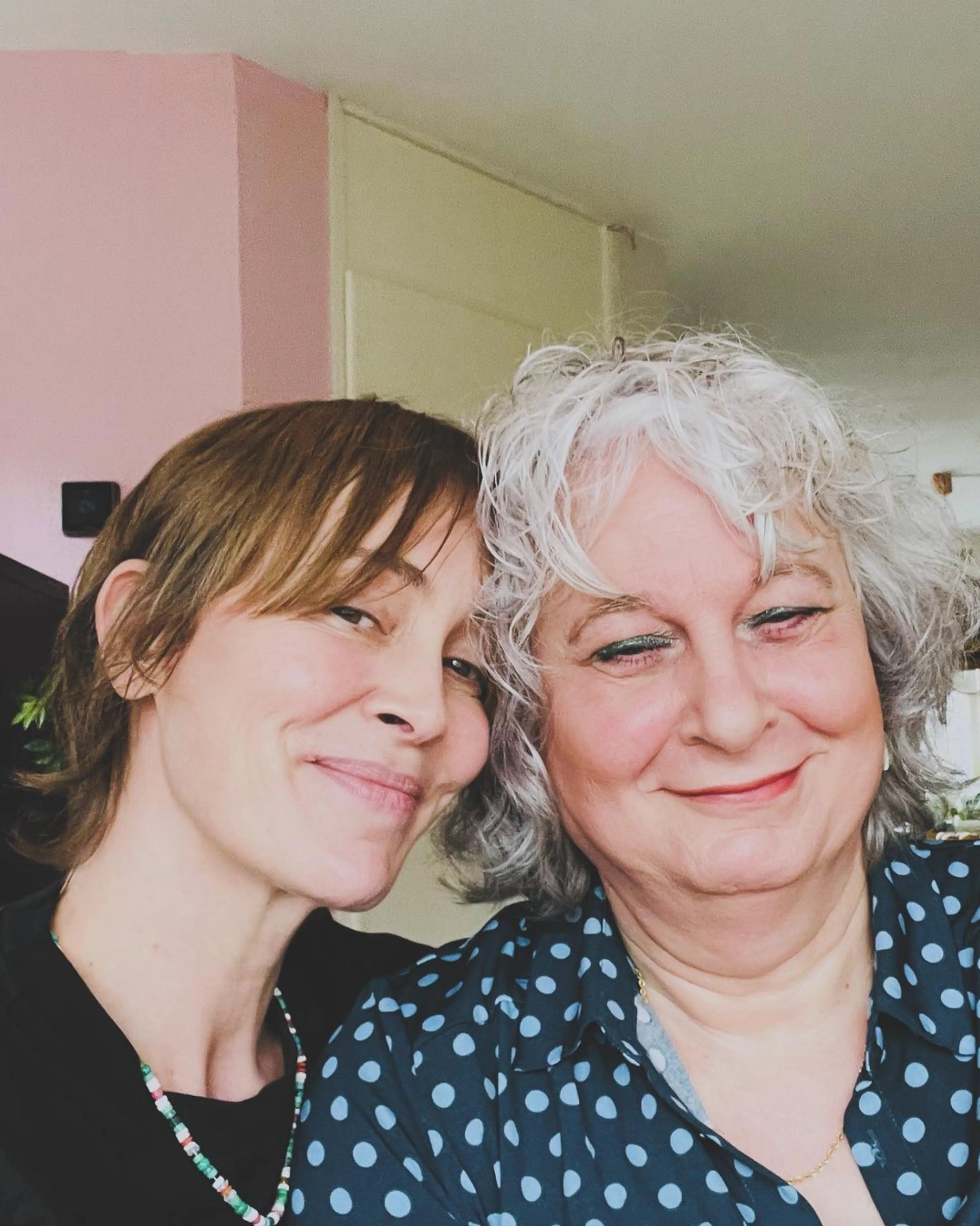 Anouk ontmoet transvrouw na ophef om wc-foto: 'Geen excuses'