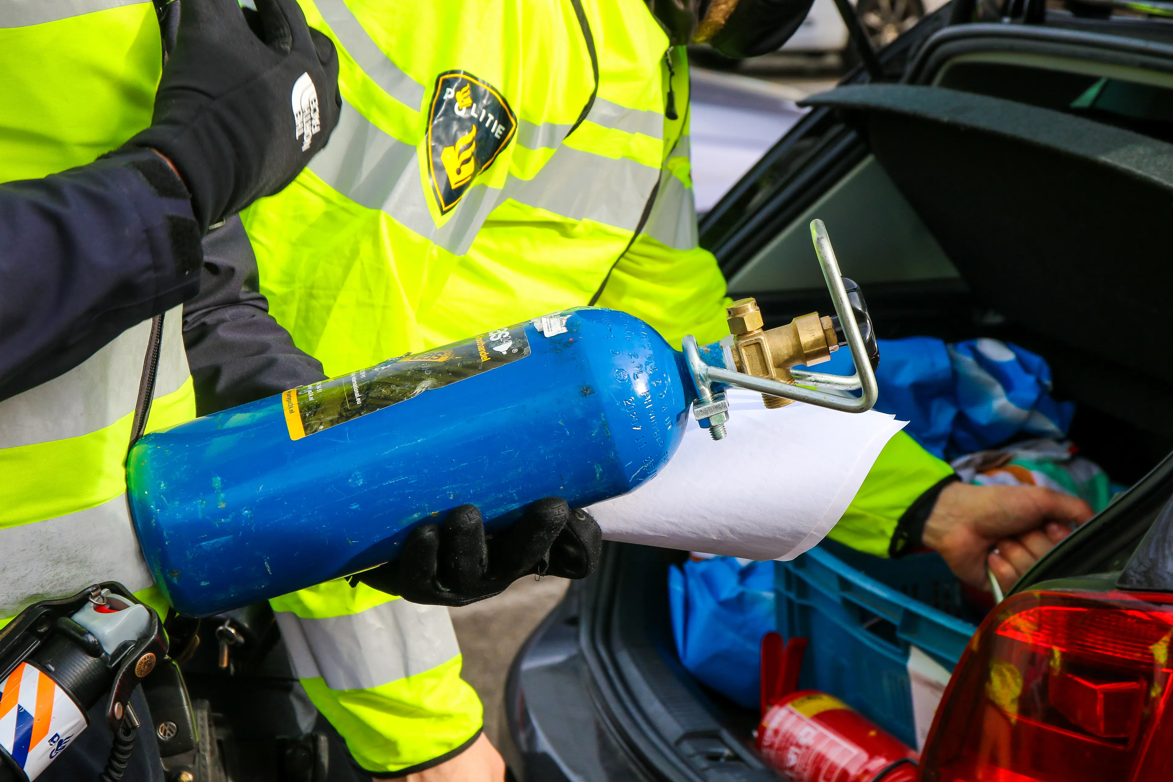 Bestuurder onder invloed van lachgas aangehouden na gevaarlijke snelwegtrip
