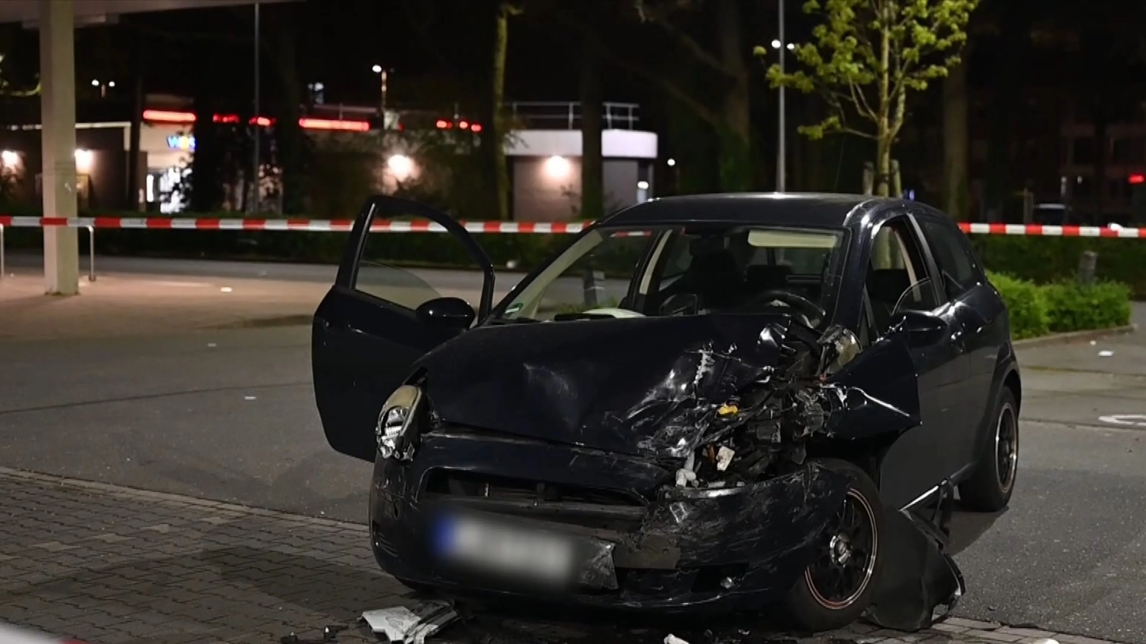 Ruzie tussen families in Tilburg escaleert: vier auto’s zwaar beschadigd 