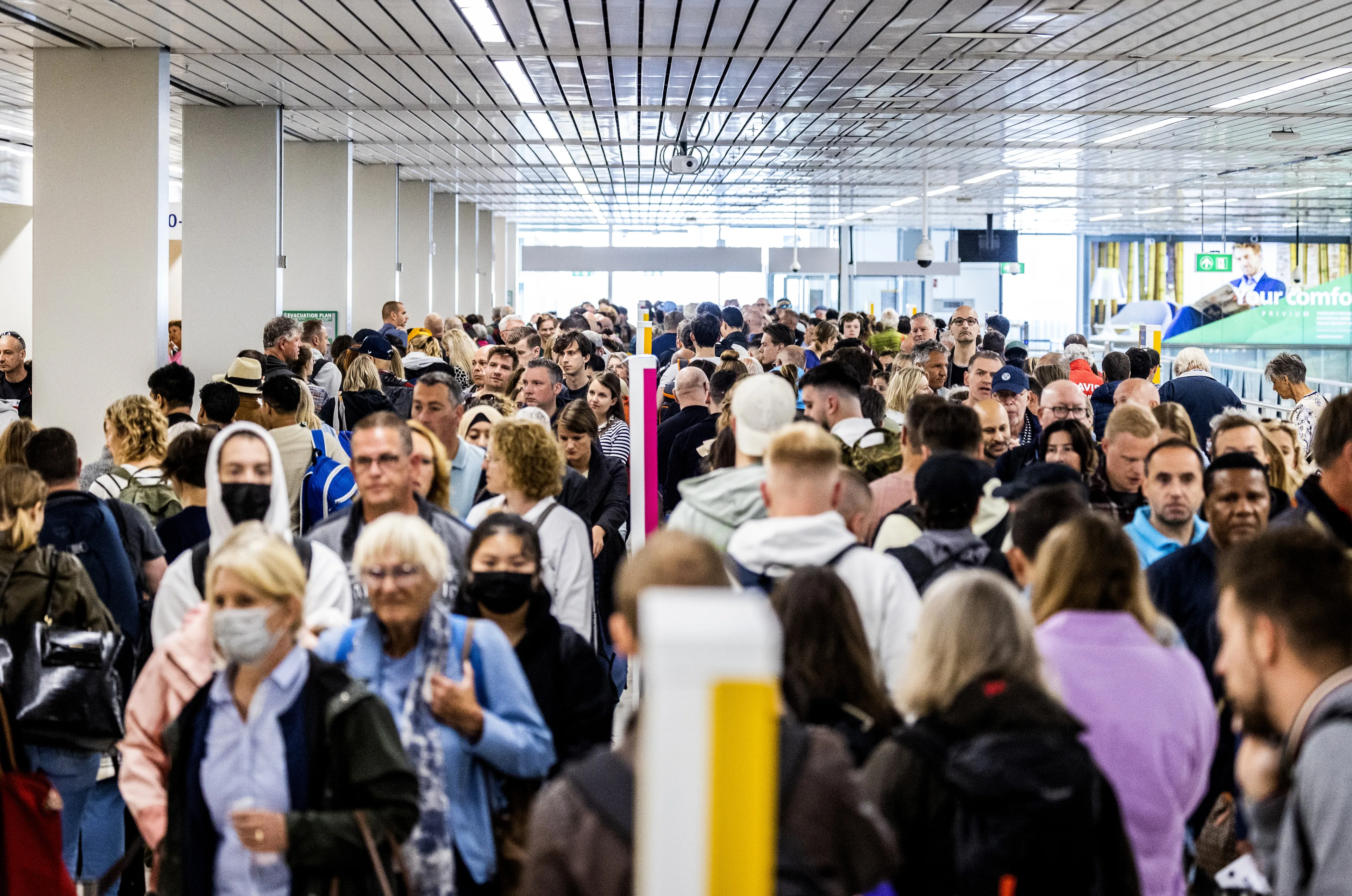 Nederland heeft maar weinig vertrouwen in zorgeloze vakantie bij vertrek van Schiphol