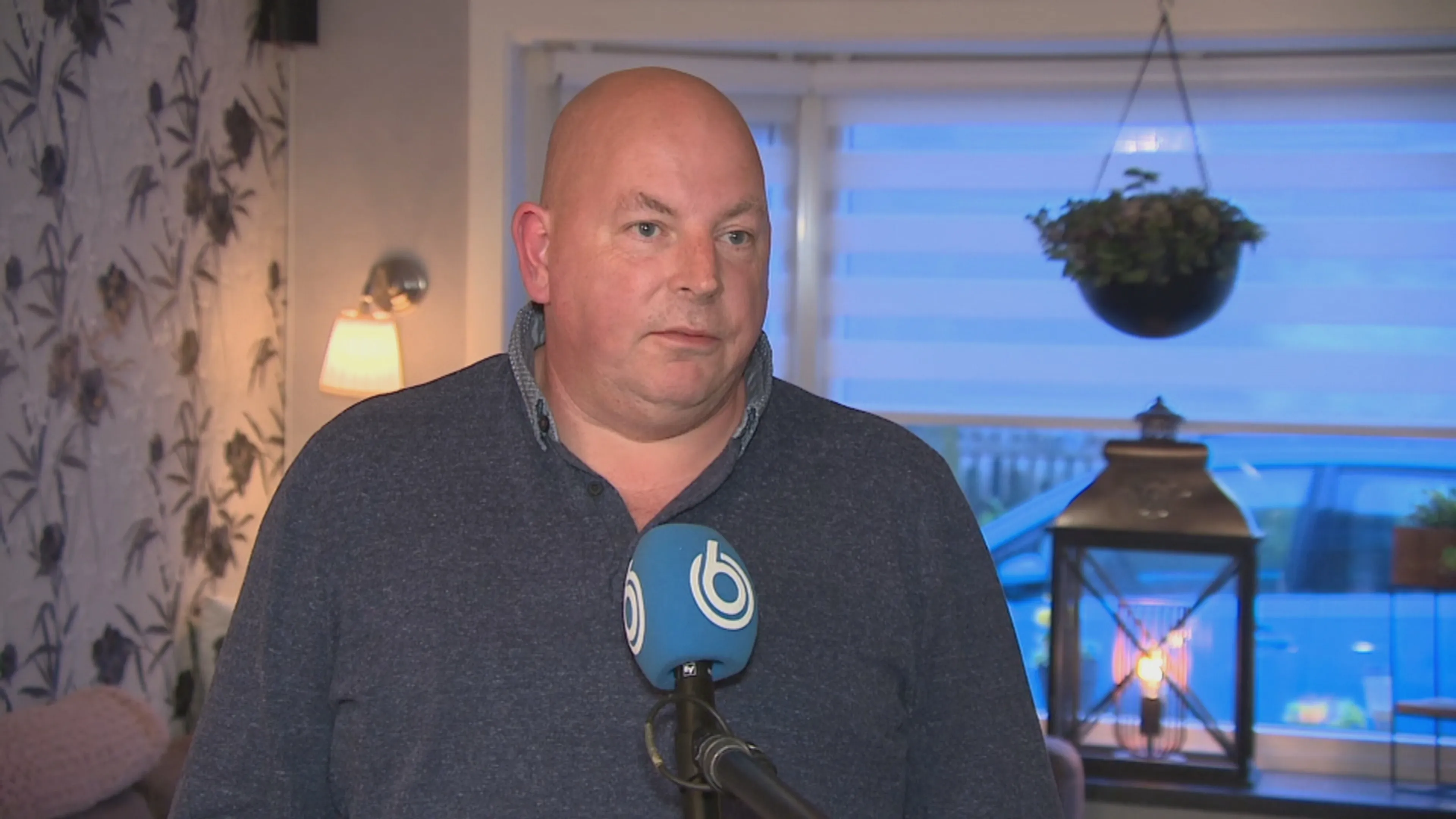 Joop wil zijn stervende moeder zien, maar dat mag niet van het verpleeghuis