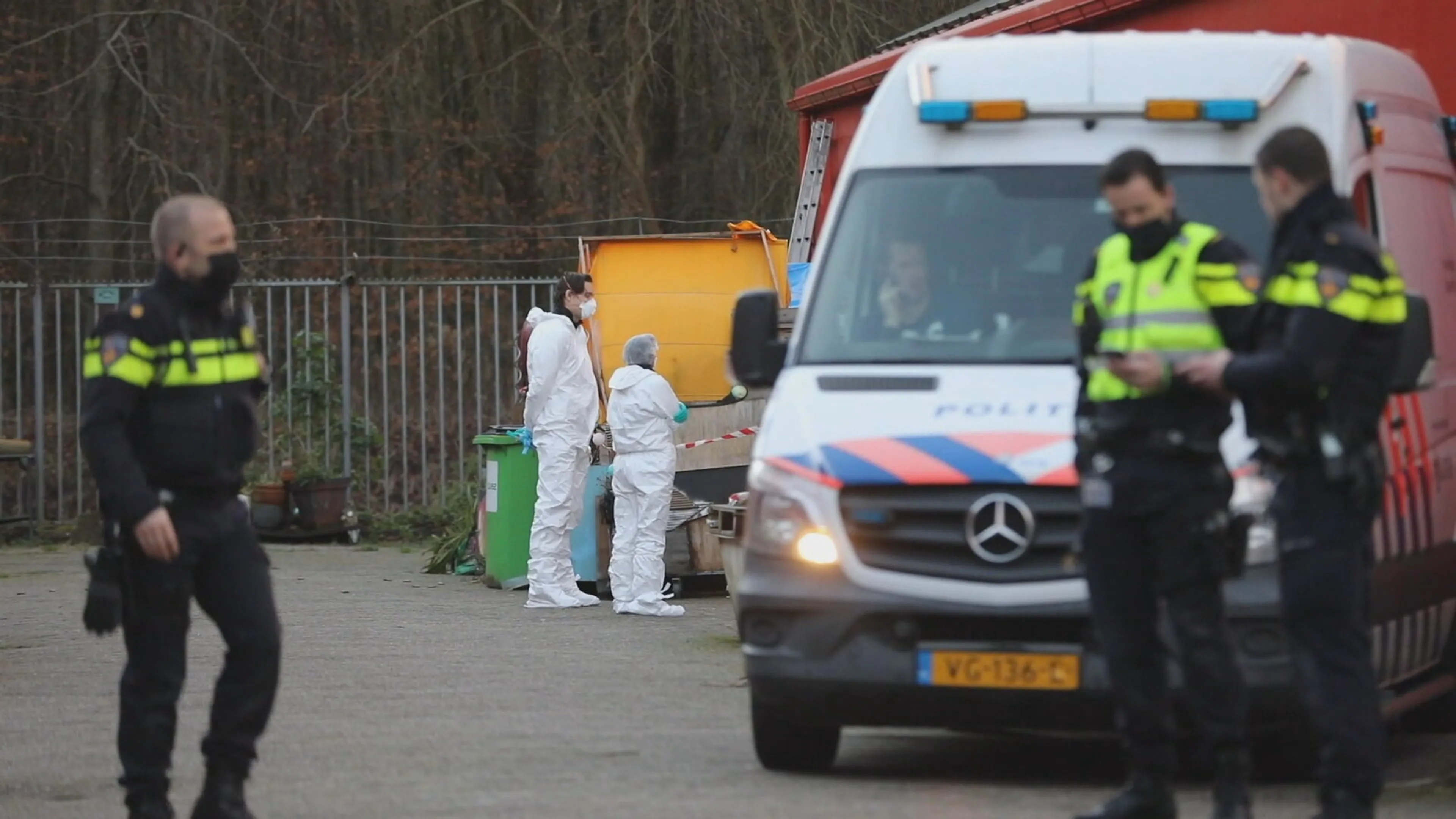 Lichamen in garagebox Amsterdam-Westpoort van man en vrouw
