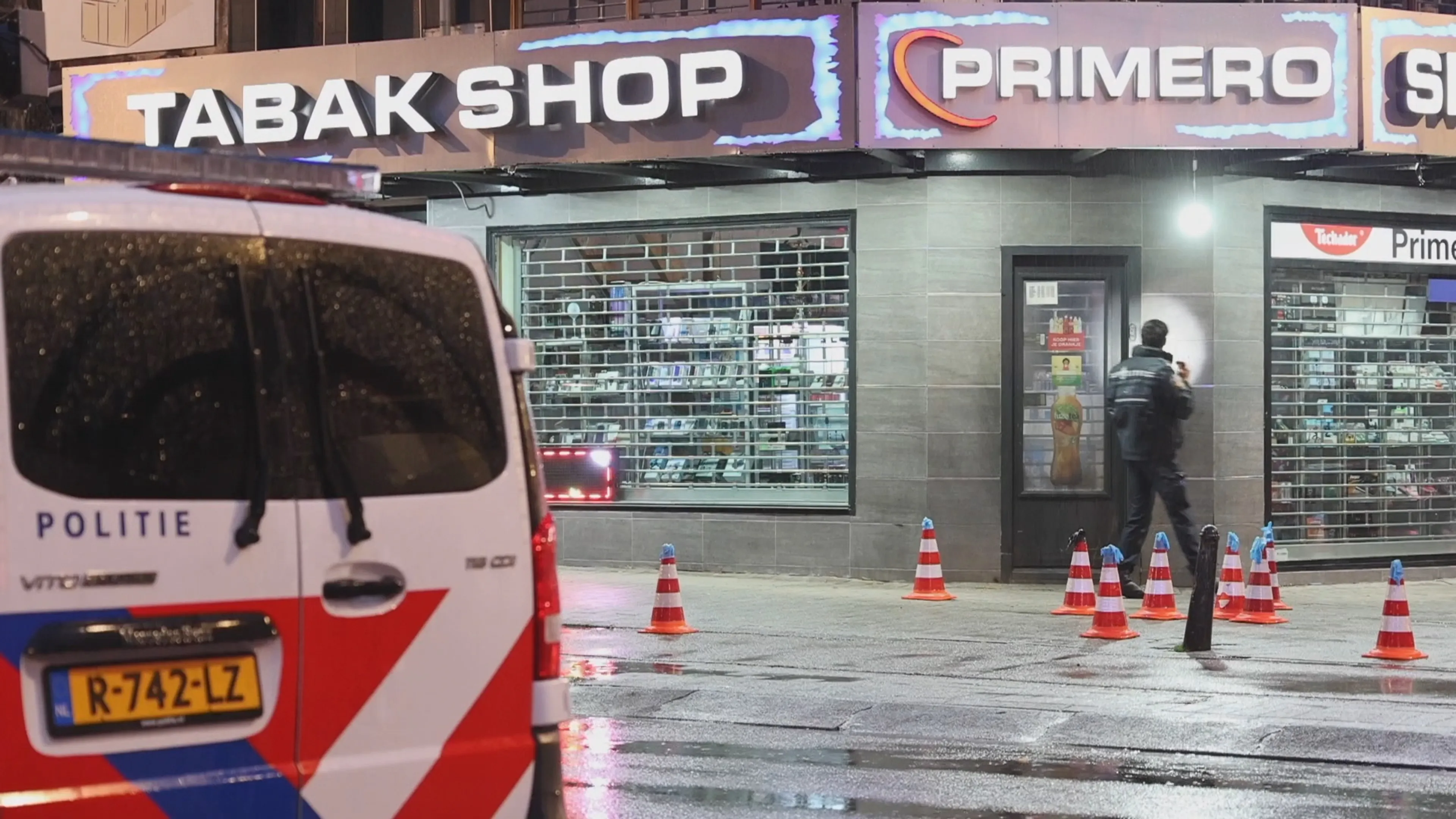 Schoten en explosie gehoord bij tabakswinkel in Rotterdam