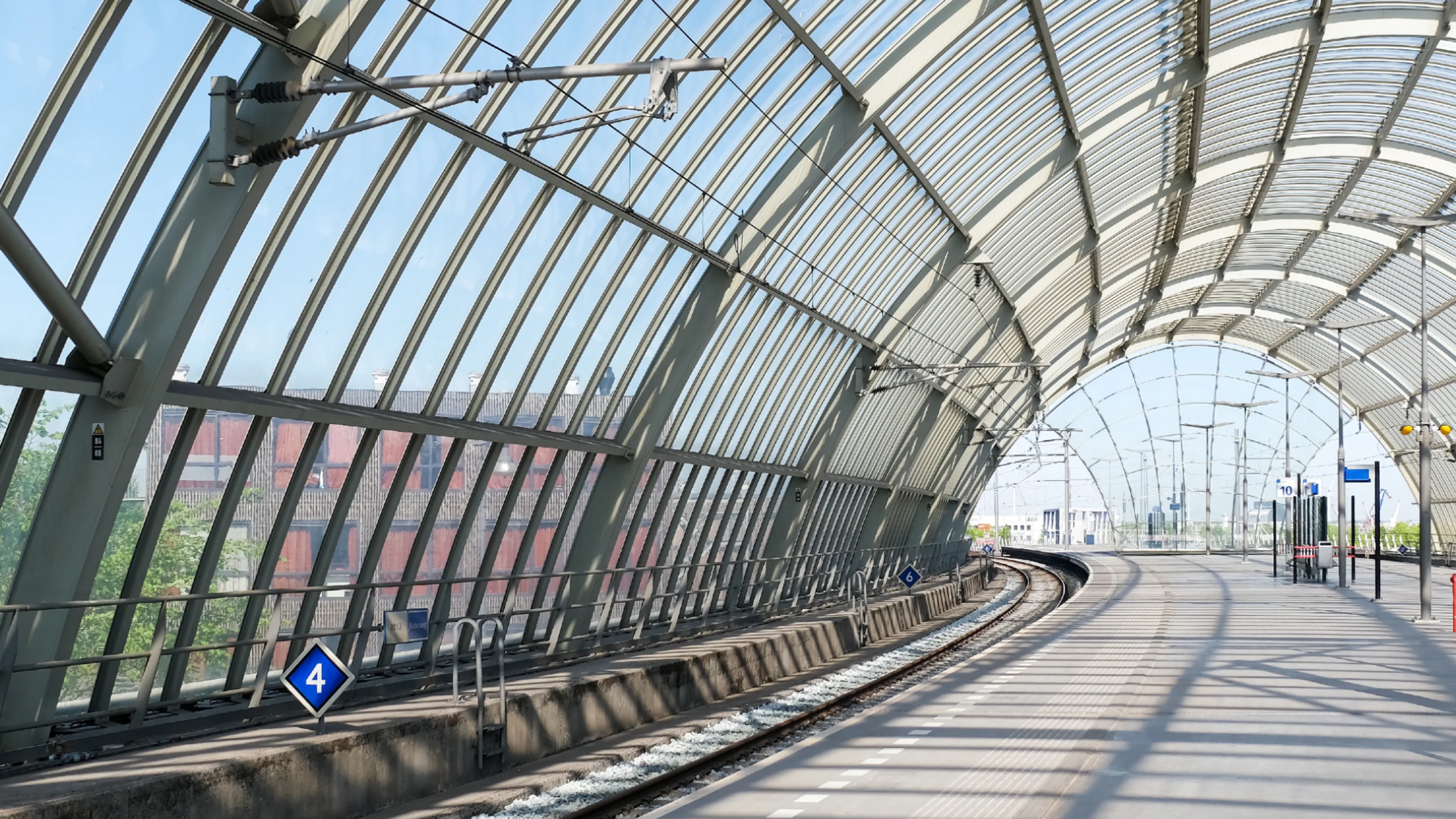 Morgen in het hele land geen treinen, behalve naar Schiphol
