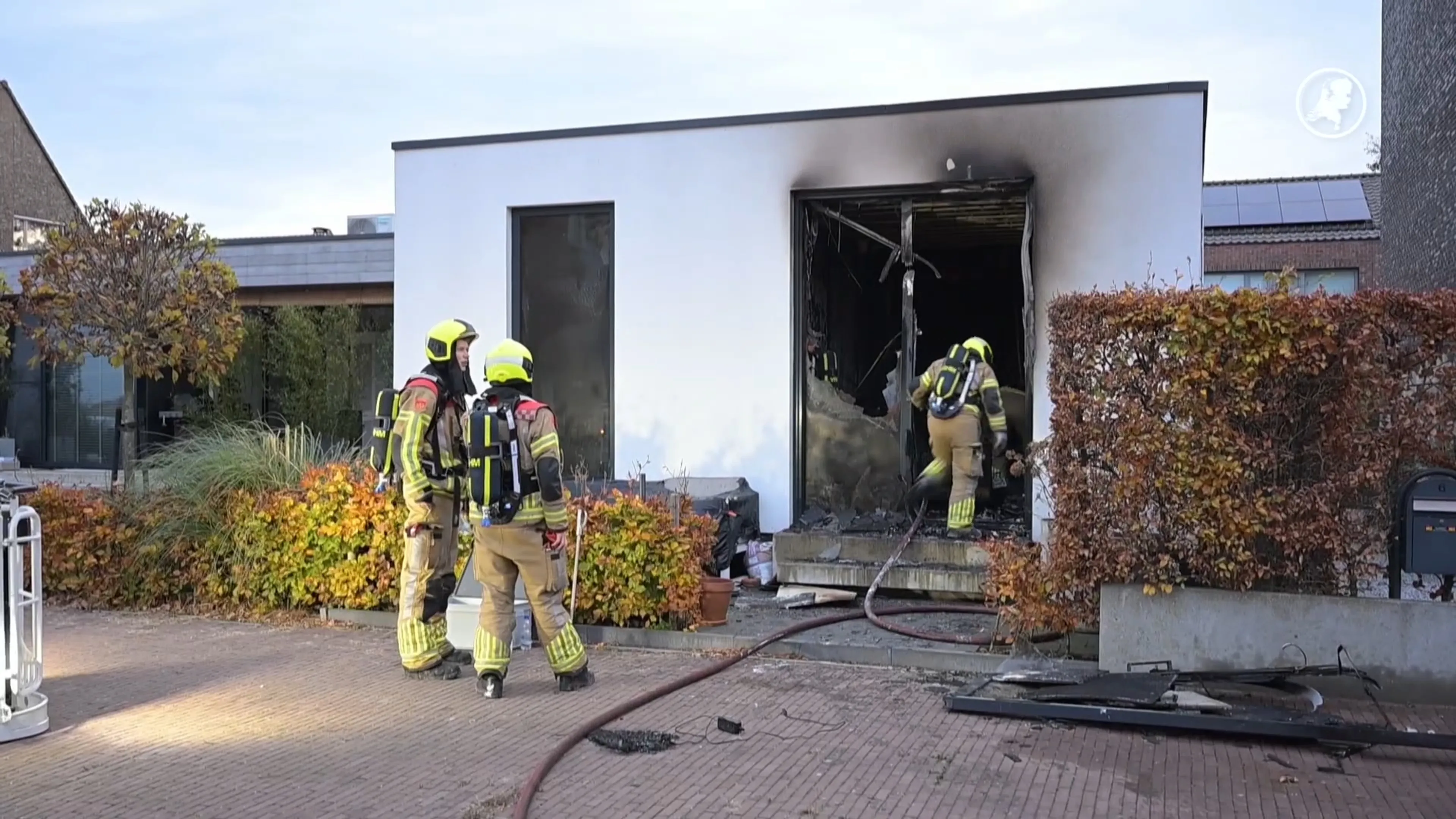 Grote schade bij woningbrand Nieuwkoop: 'Ontstaan door elektrisch kussen'