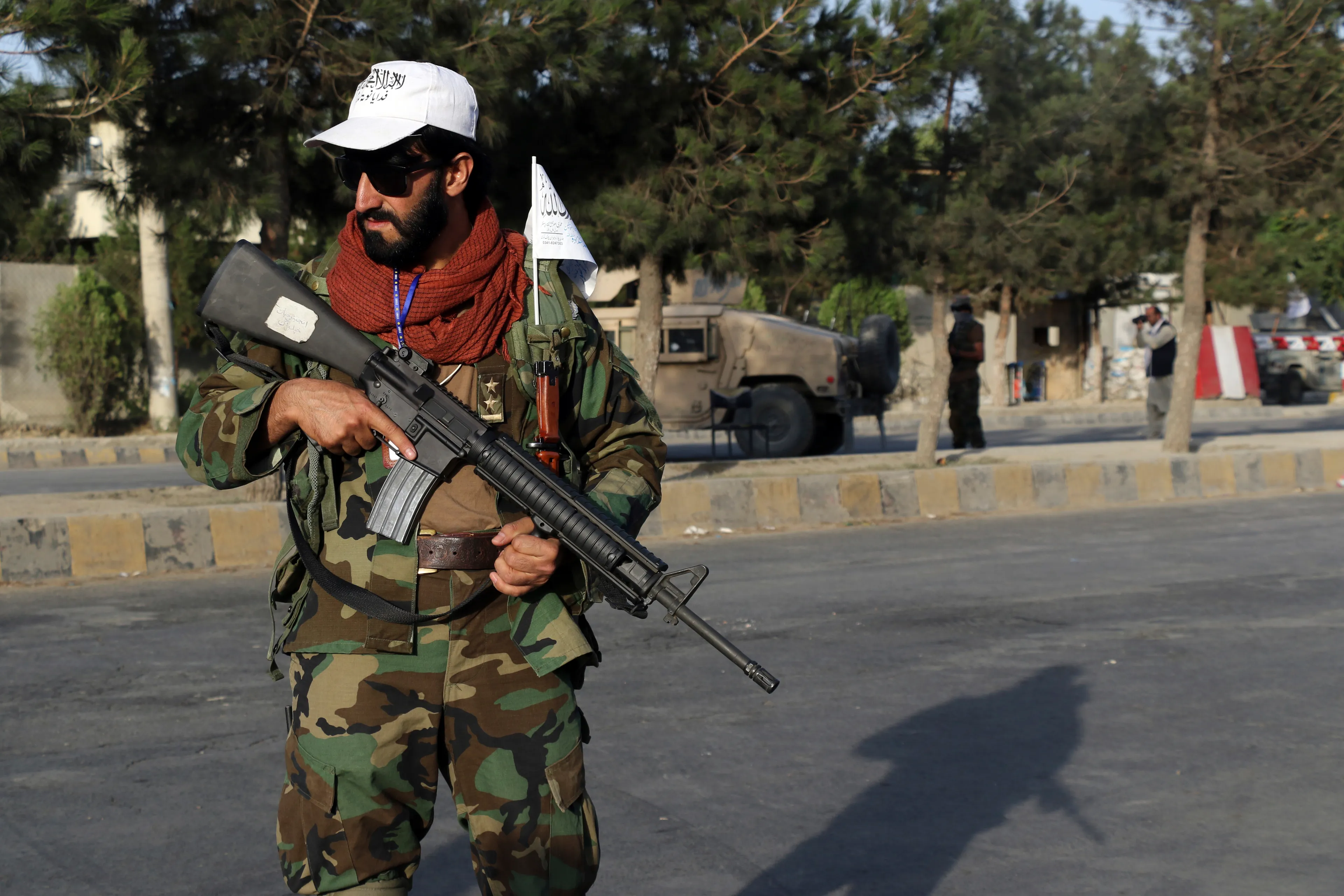 'Buitenlanders en Afghanen met reispapieren mogen Afghanistan verlaten'