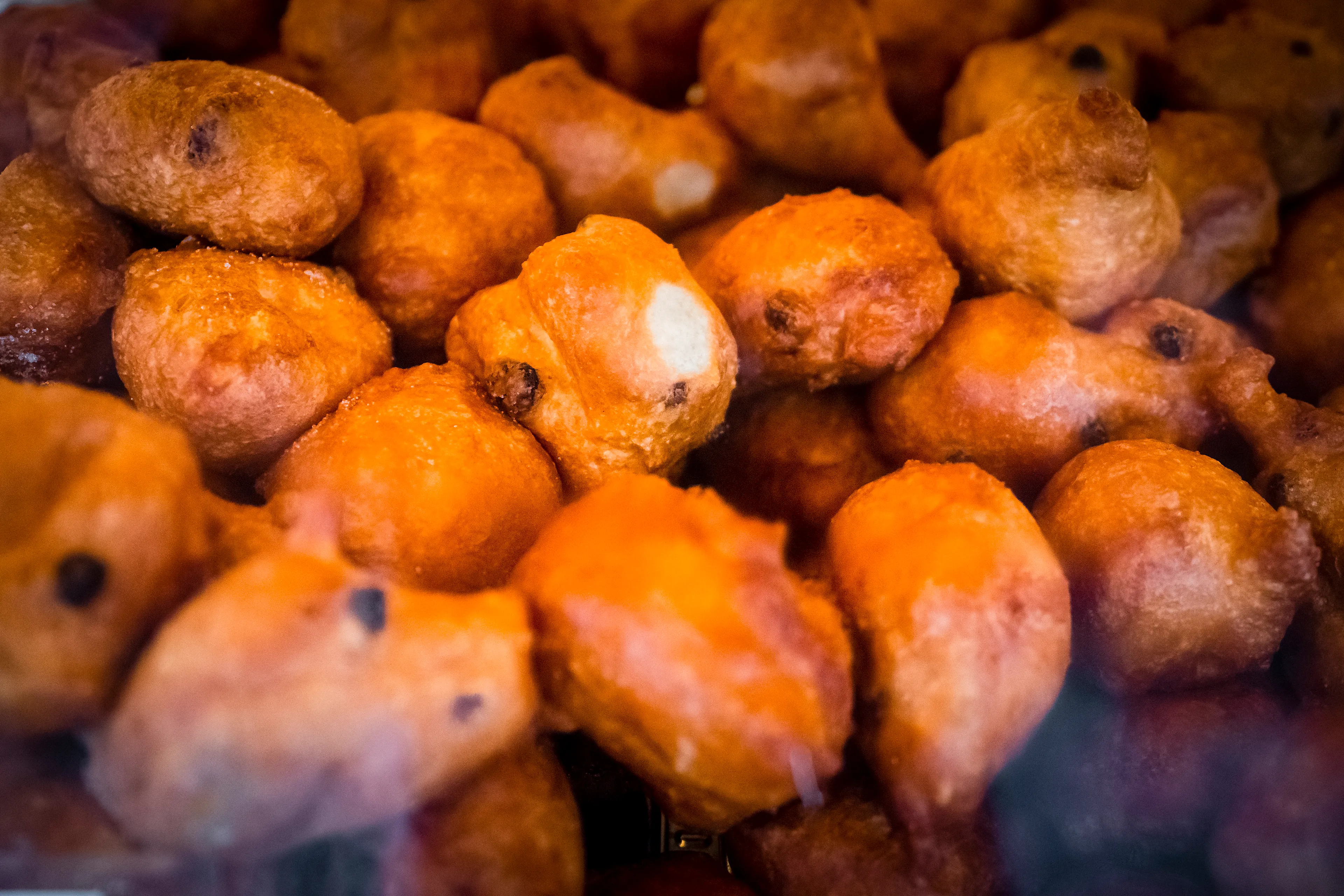 Koopmans 'vergist' zich bij productie oliebollenbakmix, resultaat: keiharde ballen