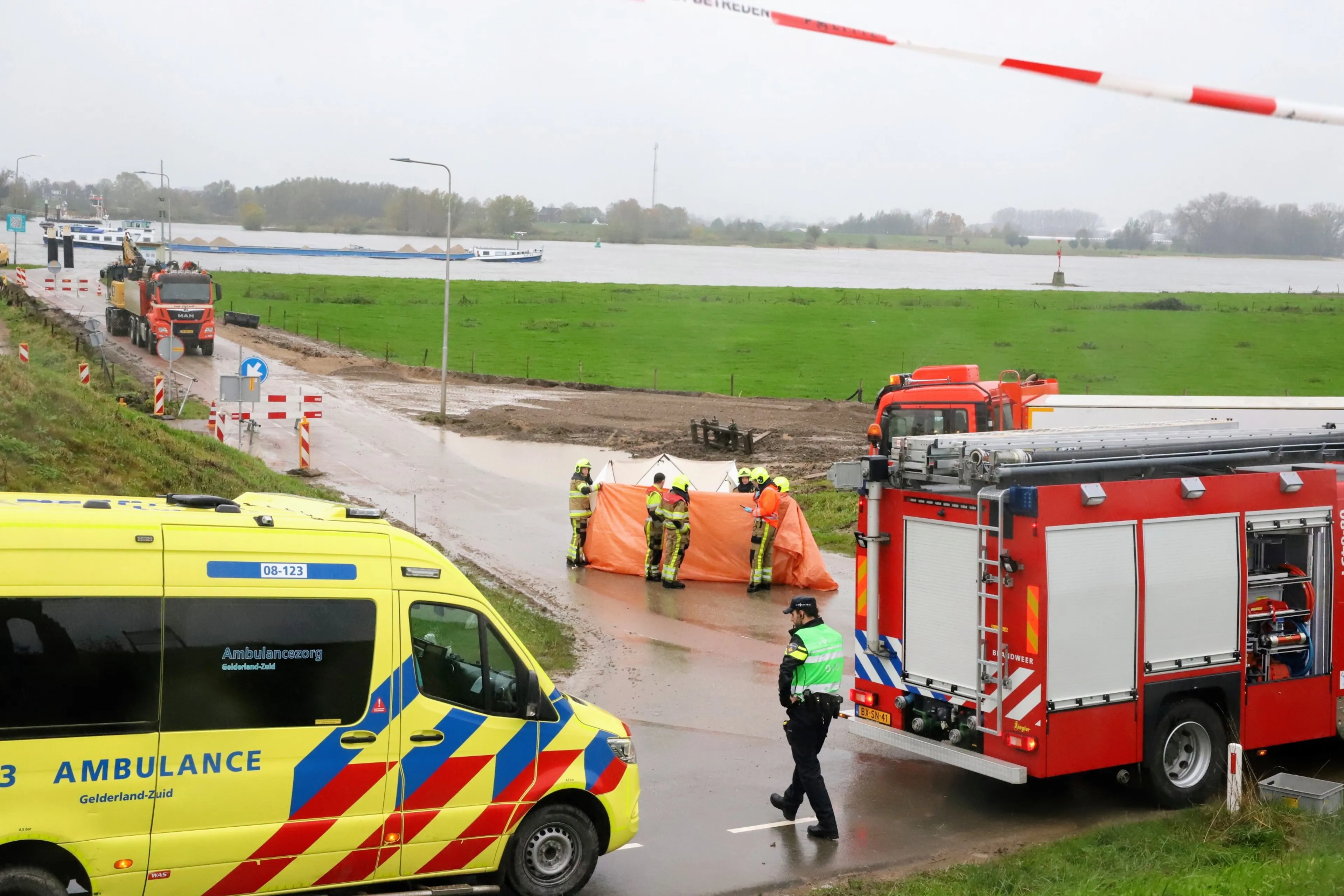 Dode door ongeval tijdens dijkwerkzaamheden bij Herwijnen