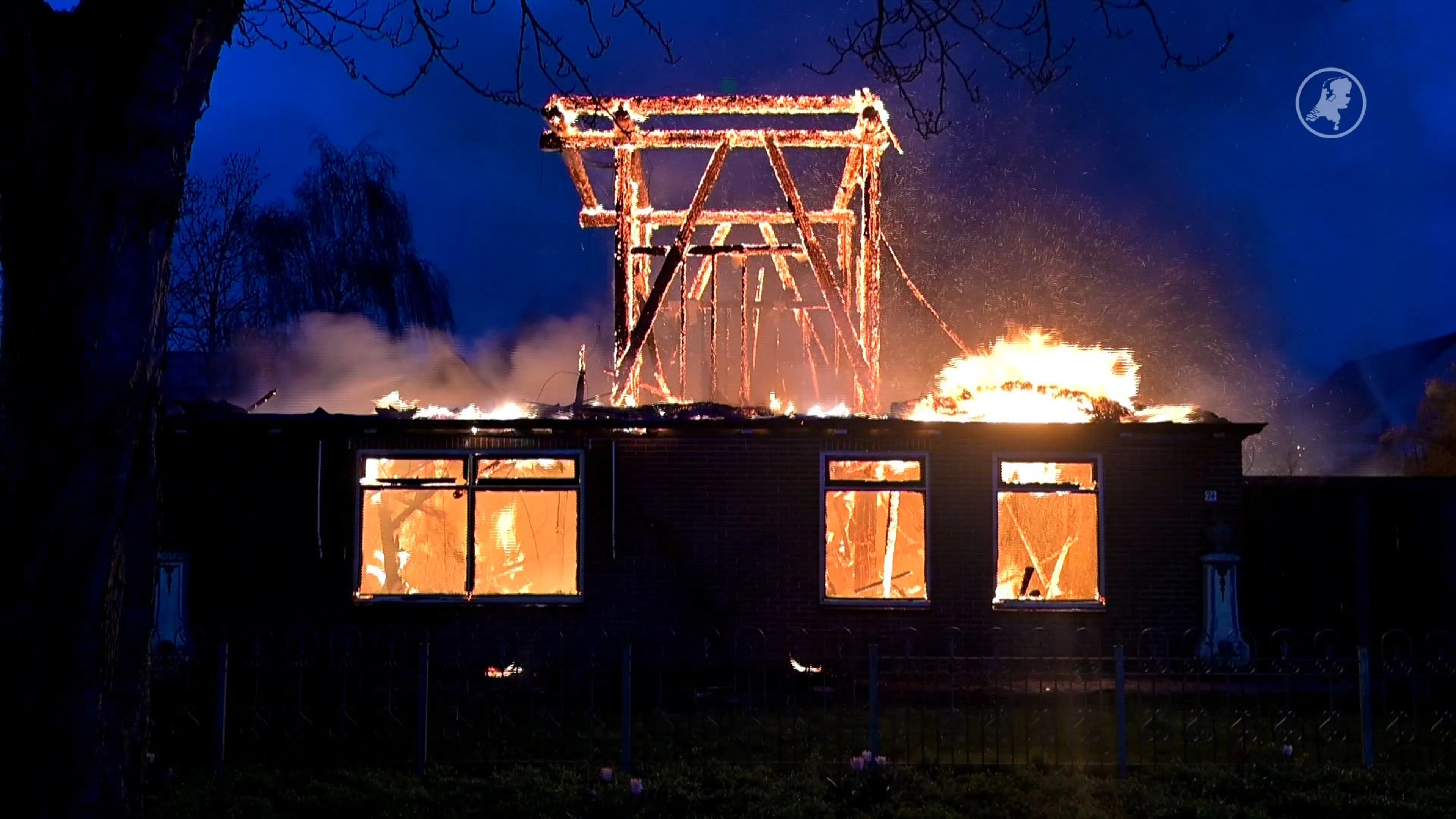 Panden ontruimd bij grote brand in Heerhugowaard