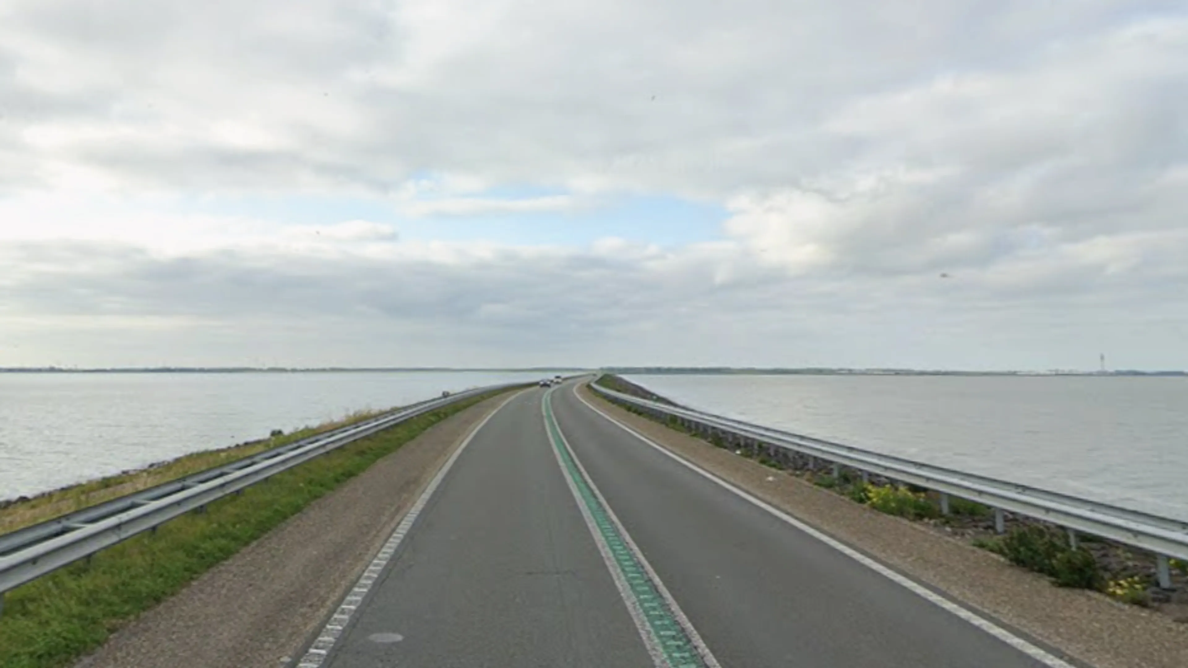 Markerwaarddijk straks dicht voor zwaar verkeer: bruggen in slechte staat