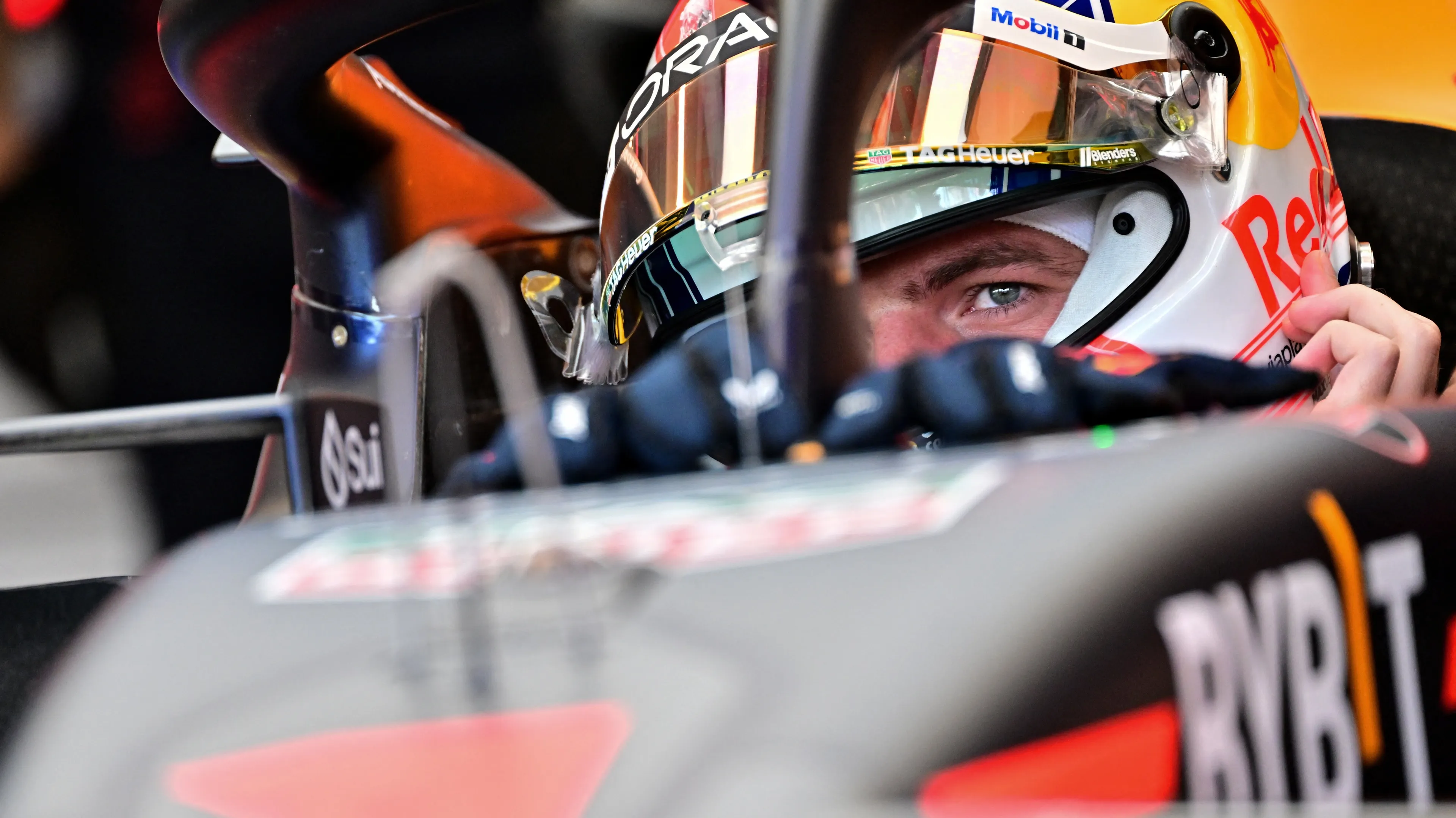Max Verstappen nipt verslagen door Lewis Hamilton bij kwalificatie GP Hongarije