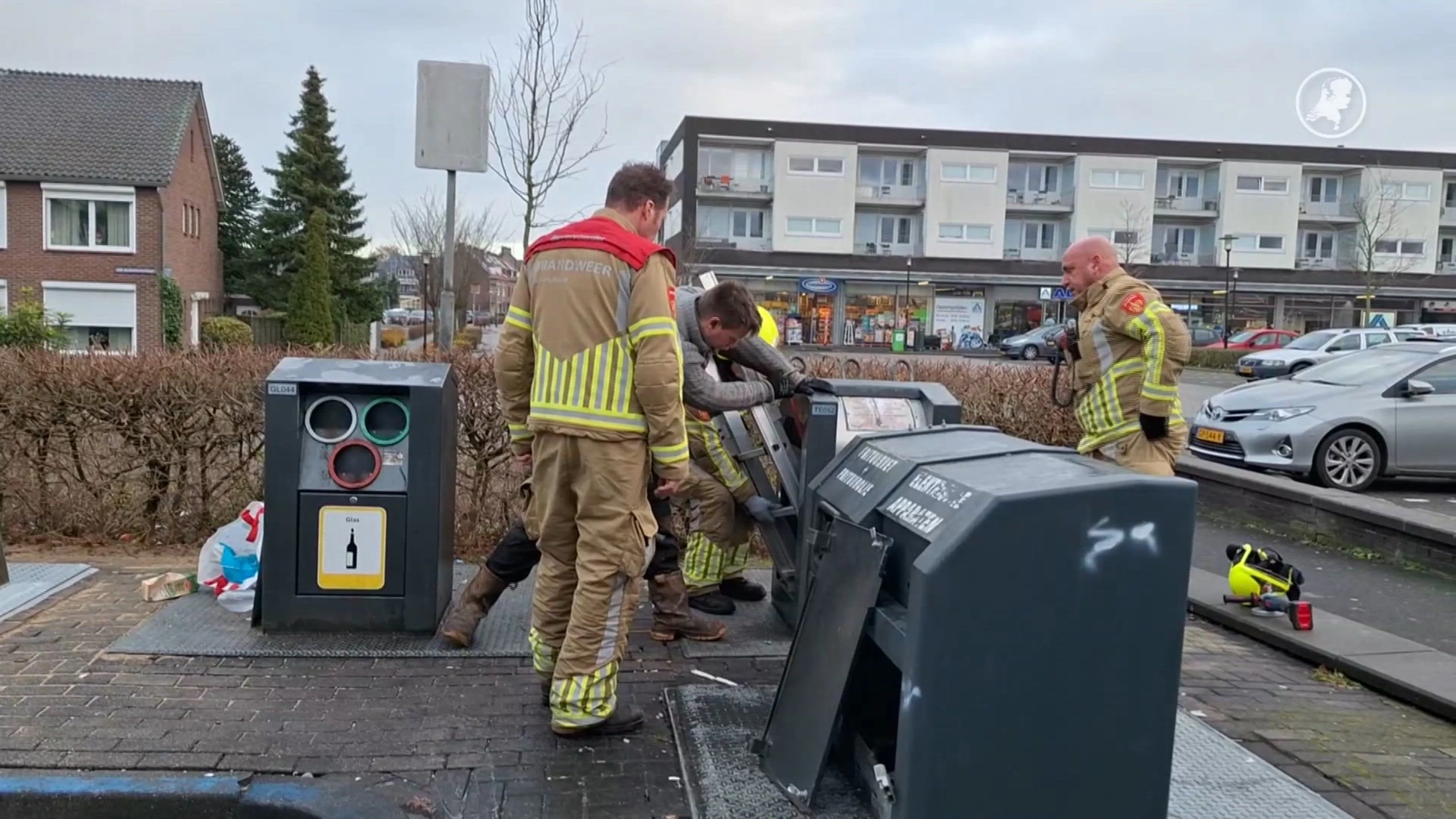 Slapende man aangetroffen in kledingcontainer Venlo