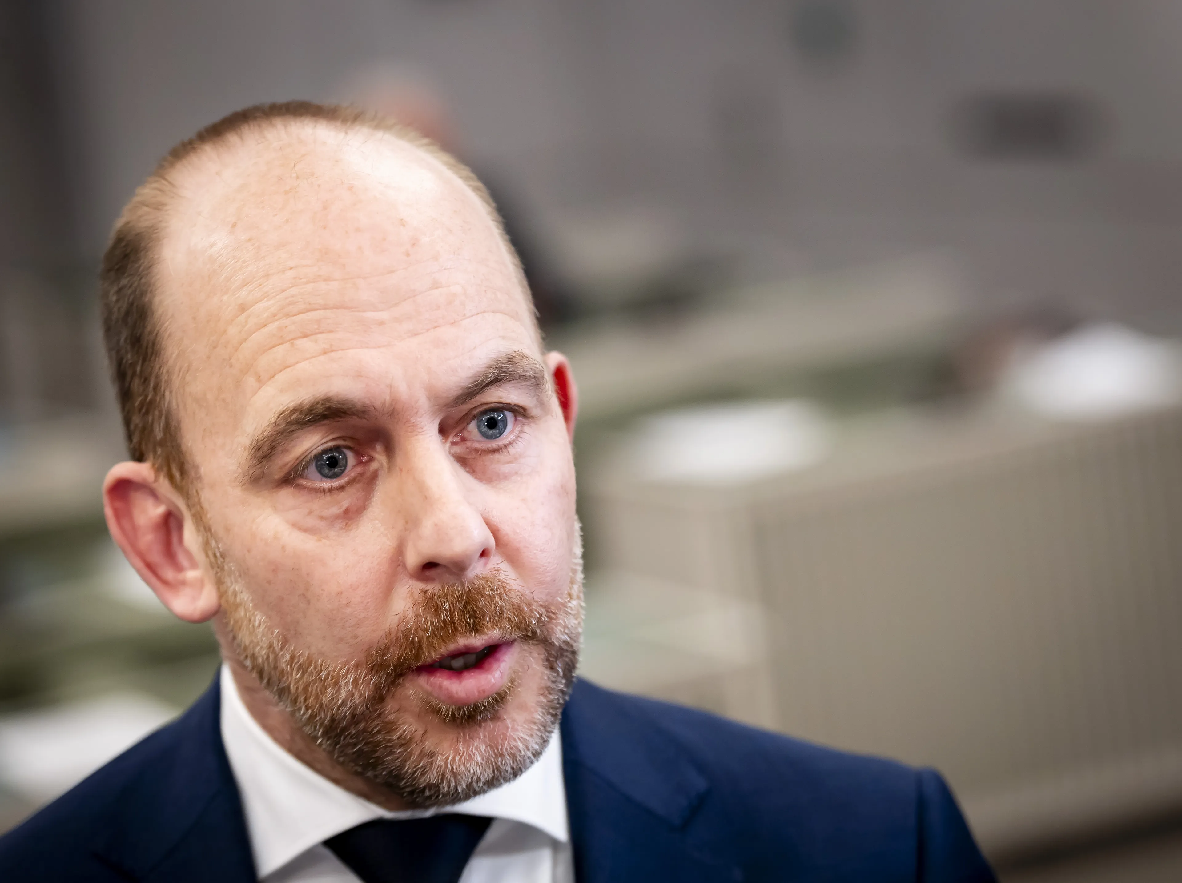Minister roept tien gemeenten op het matje om spreidingswet