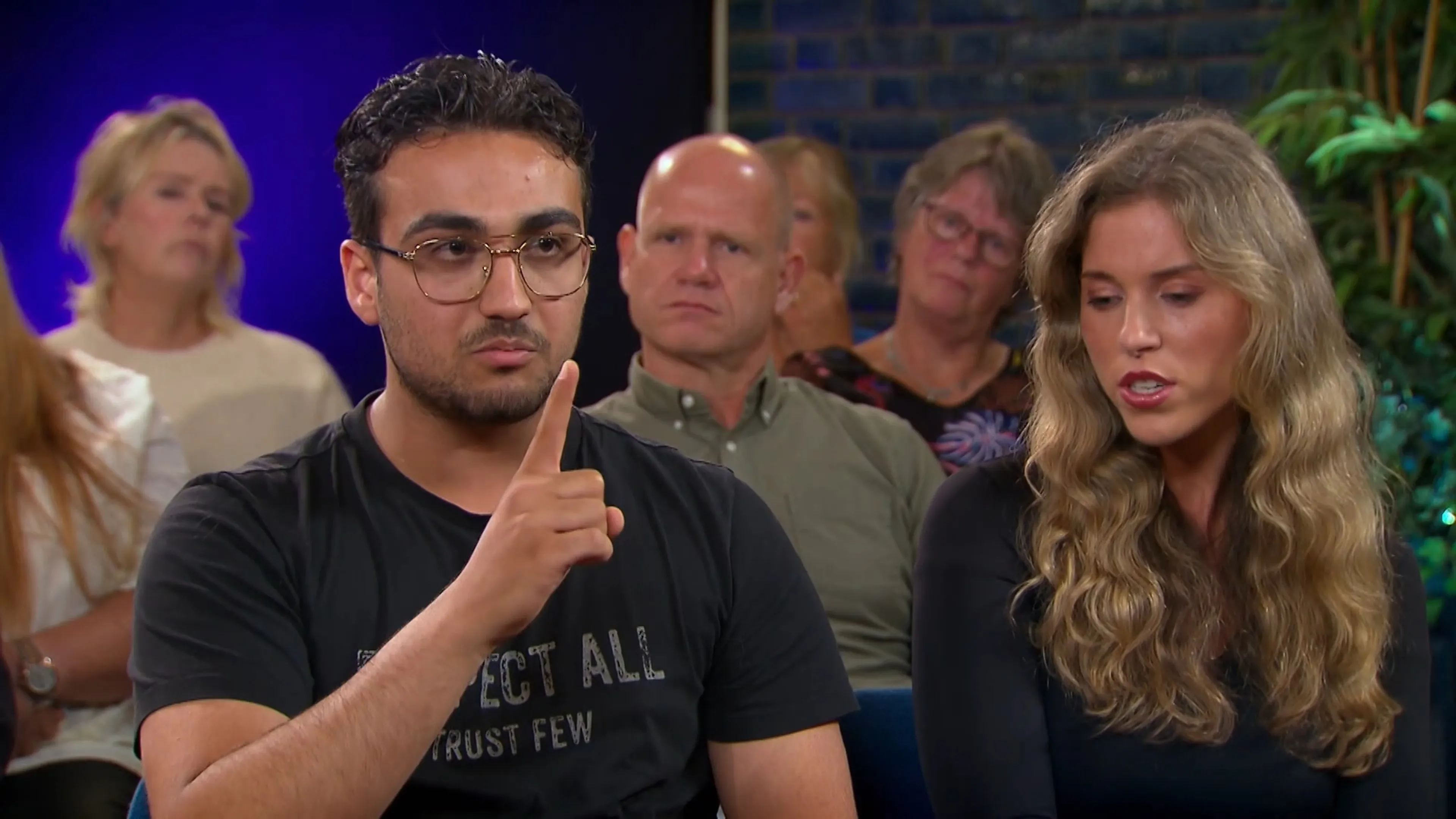 Eindhovens stel heeft het aan de stok met vloerlegger: 'Hij laat ons zitten met z'n shitzooi'