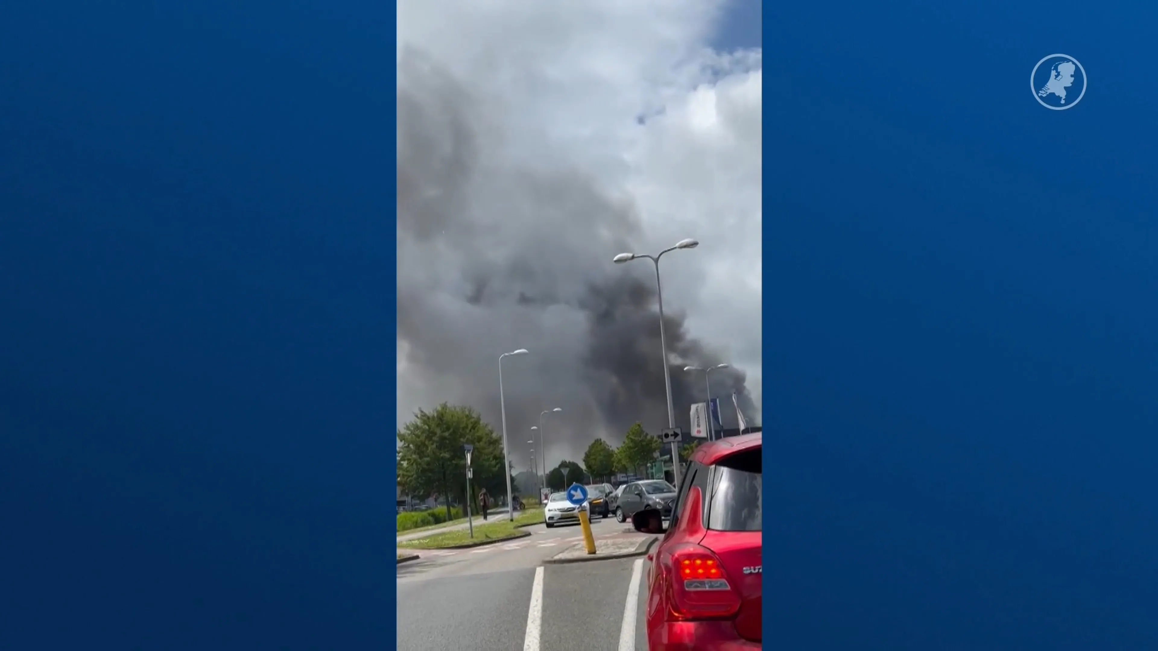 Enorme brand in Hellevoetsluis, ook andere panden ontruimd