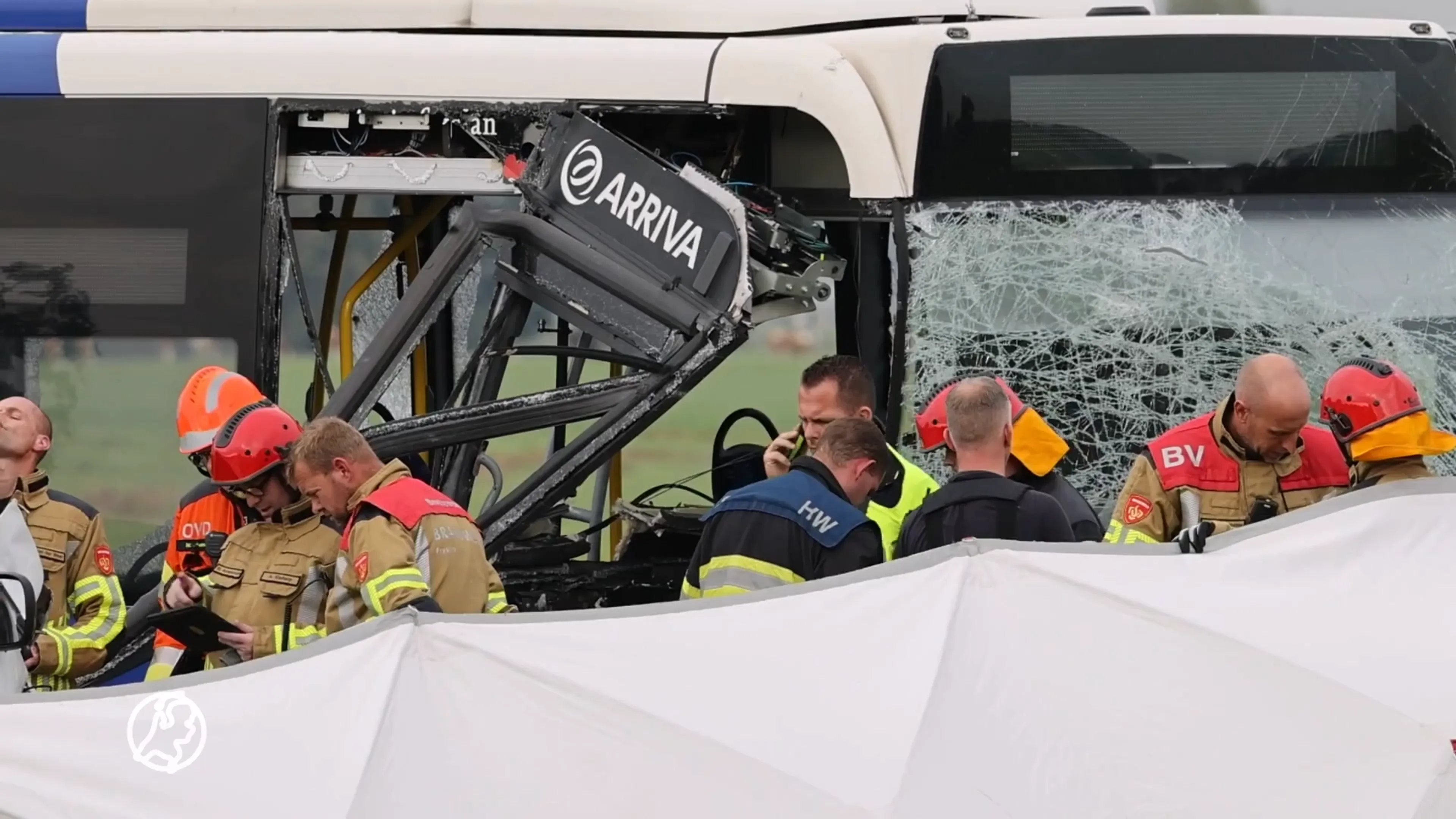 Twee zwaargewonden ongeval bus en taxi Berlikum zijn minderjarig
