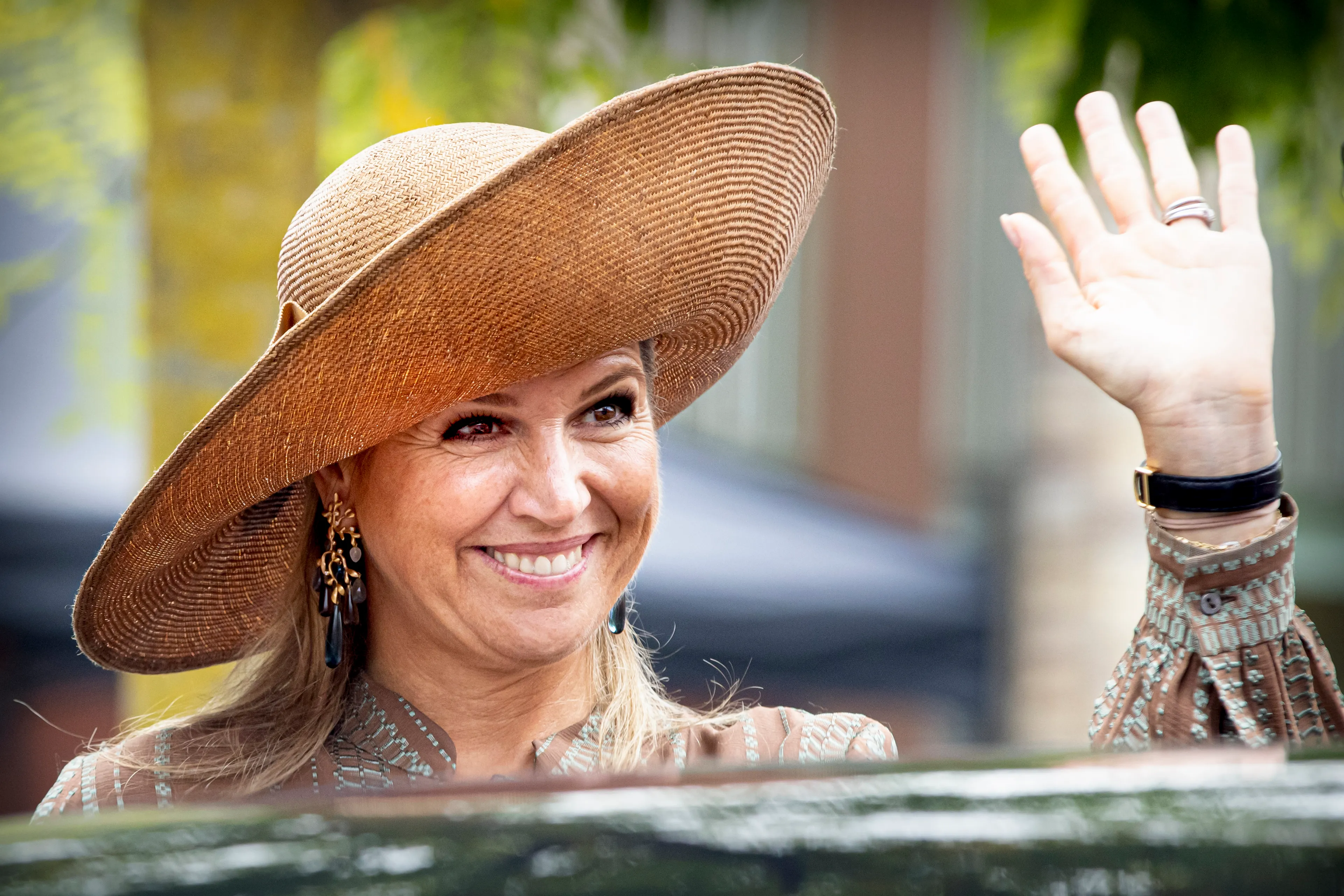 Koningin Máxima heeft haar hand gebroken, hand is gespalkt