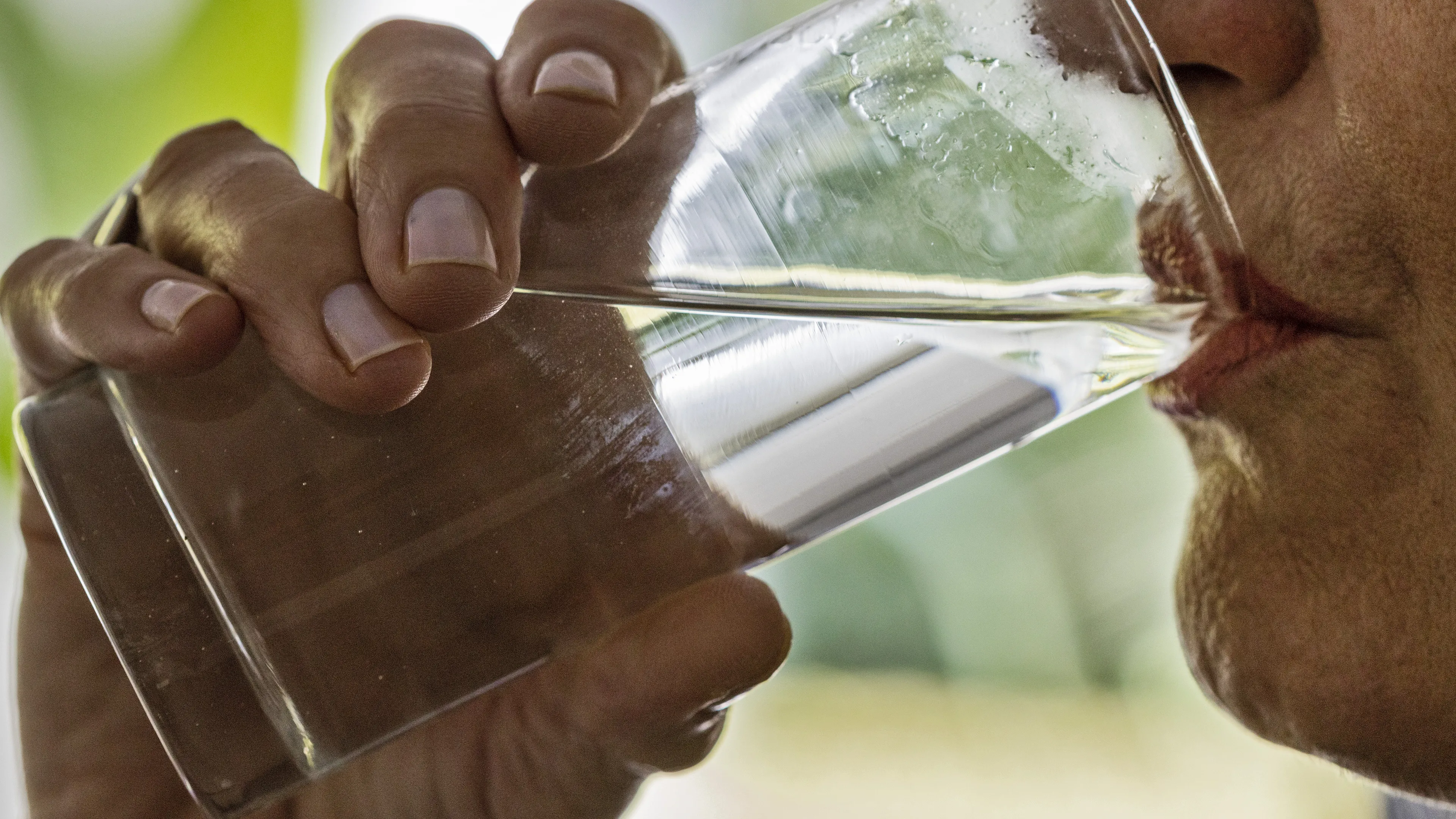 Te veel water drinken kan dodelijk zijn, hoeveel liter mag je drinken?