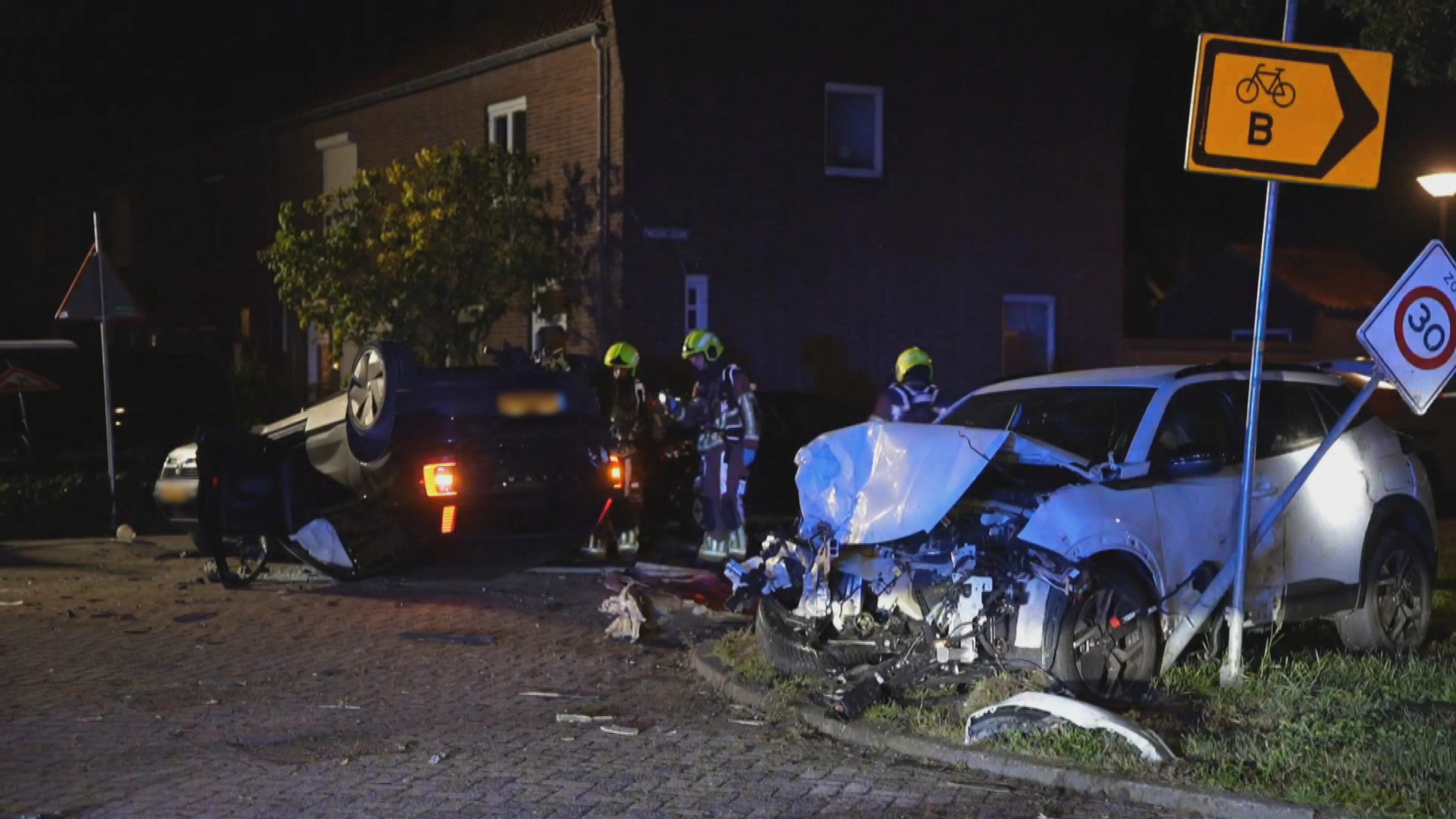 Politie-achtervolging eindigt in ravage: auto belandt op zijn kop in Waalwijk