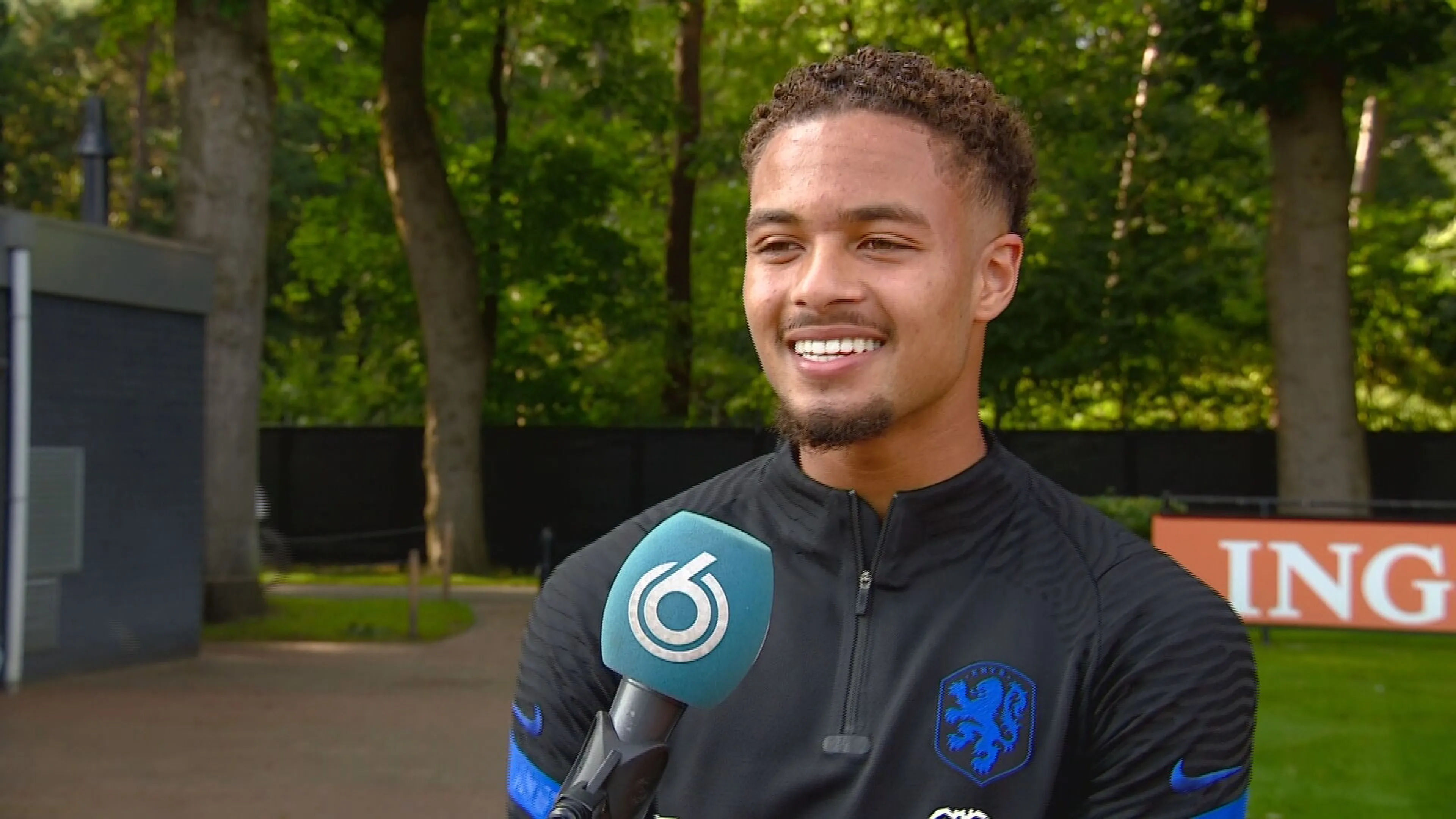 Supertalent Devyne Rensch (18) meldt zich voor het eerst bij Oranje en Van Gaal