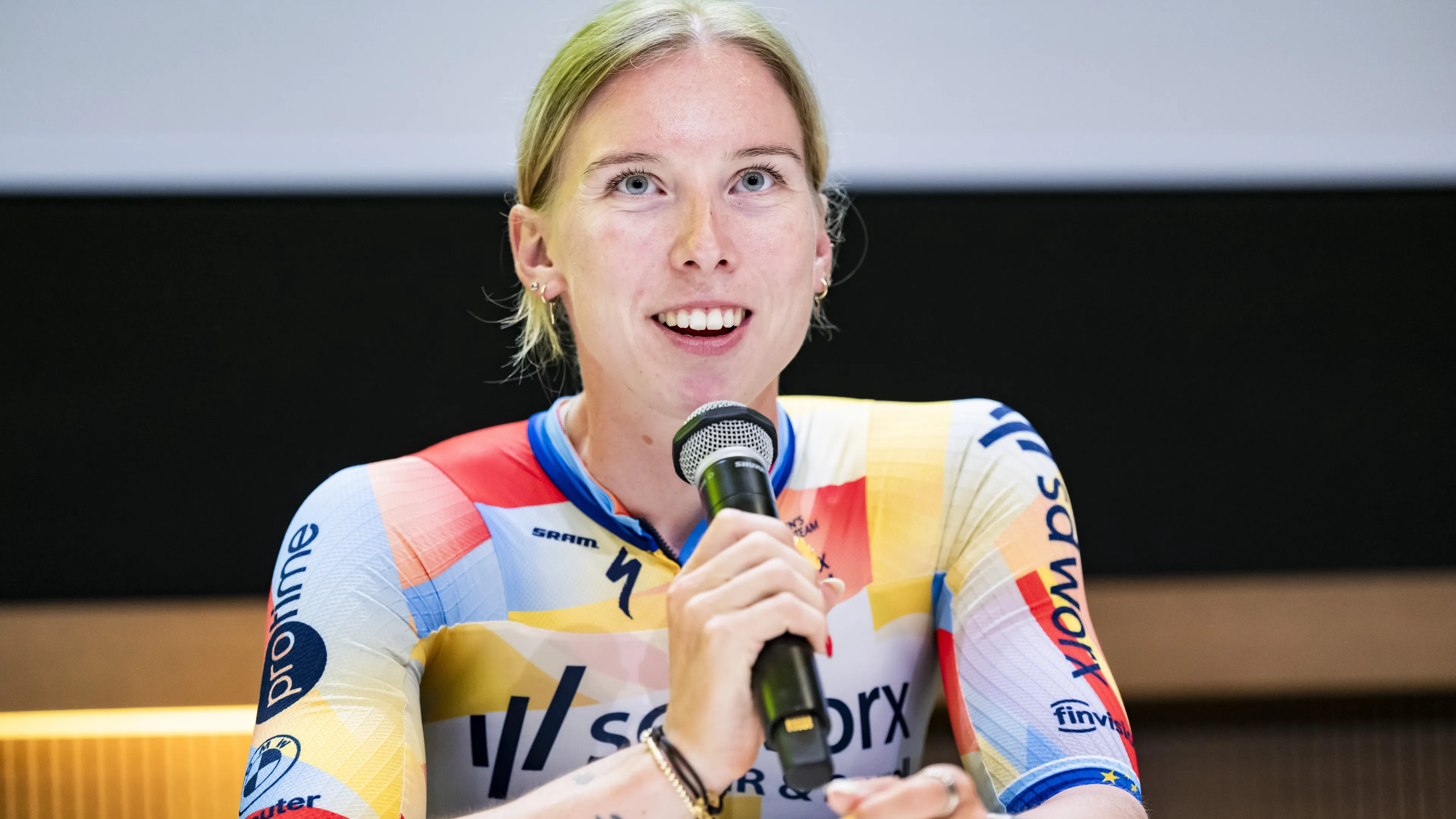 Nederlandse Wiebes wint eerste etappe van Tour de France Femmes 
