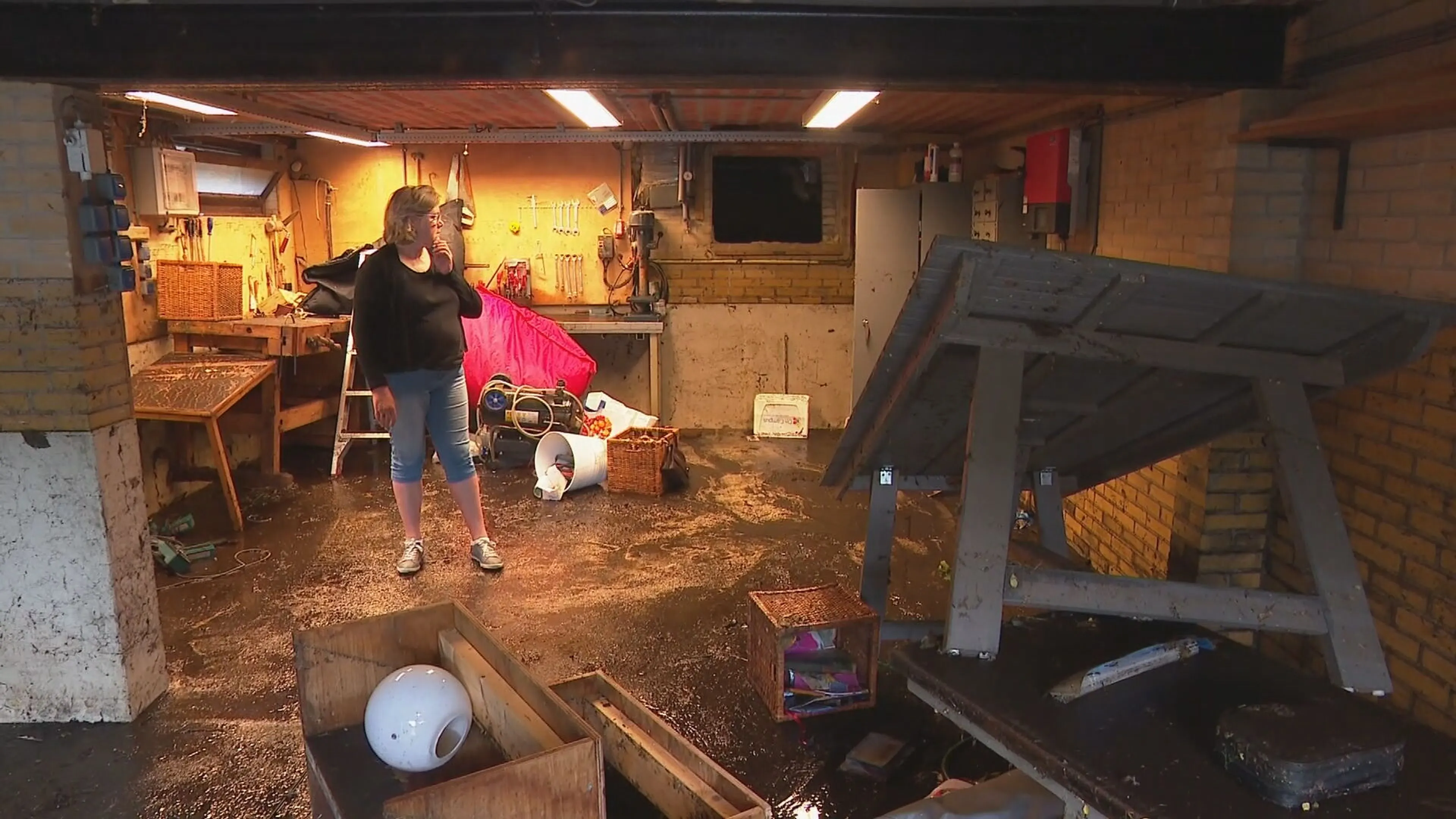 Wolkbreuk zorgt in Dalfsen voor enorme wateroverlast: 'Nog nooit meegemaakt'