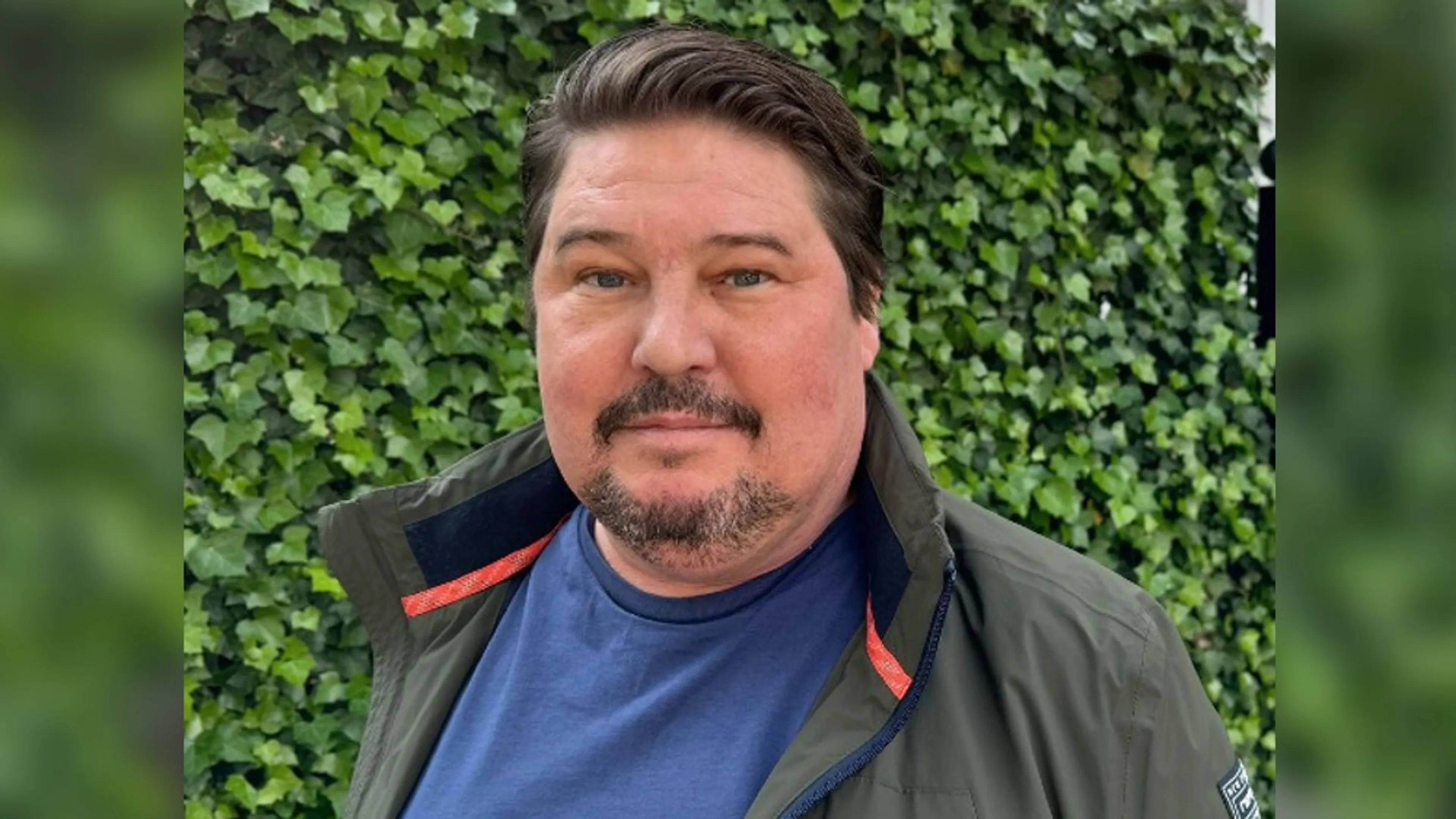 Martijn Krabbé keert terug als voice-over in nieuw seizoen The Voice