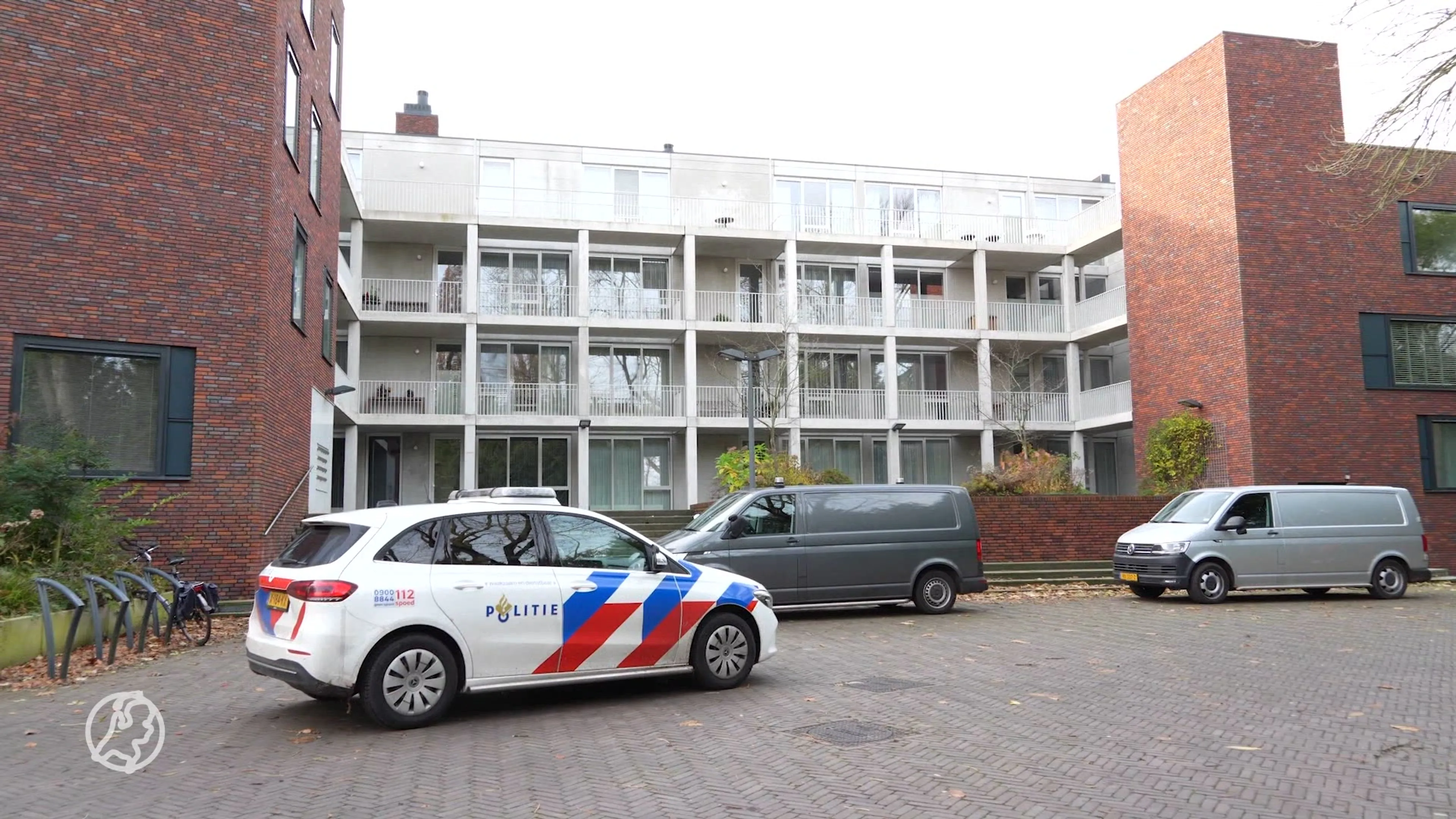 Politie vindt twee overleden personen in Zwolle: één in woning, ander bij kanaal